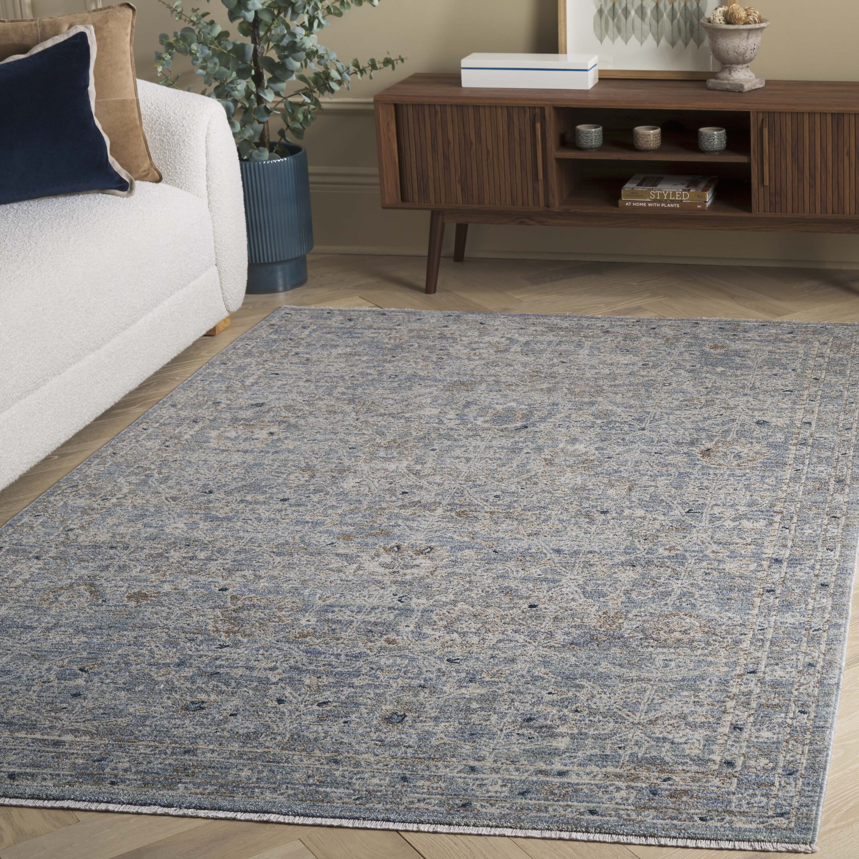 Antique Patina 656M Blue/Ivory 4ft x 5ft-7in Small Rectangle Rug