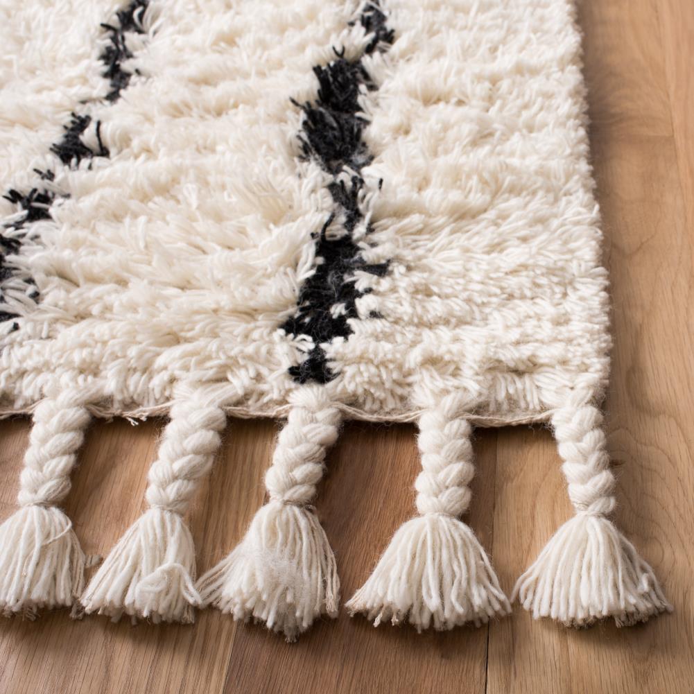 Casablanca Black and Ivory Hand-Tufted Wool Shag Rug 5' x 8'