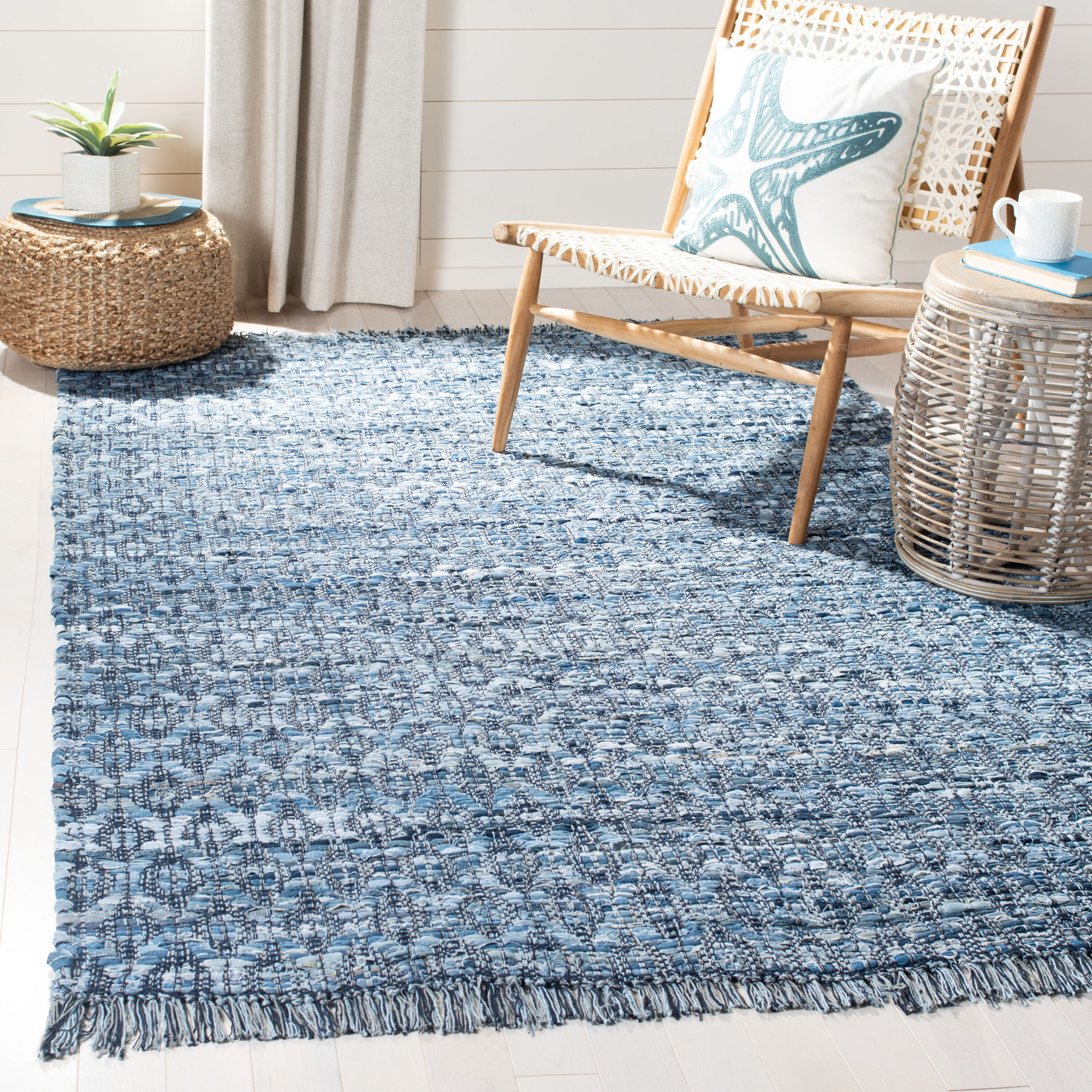 Safavieh Montauk 420L Blue 5 x 8 Rectangular Area rug in the Rugs