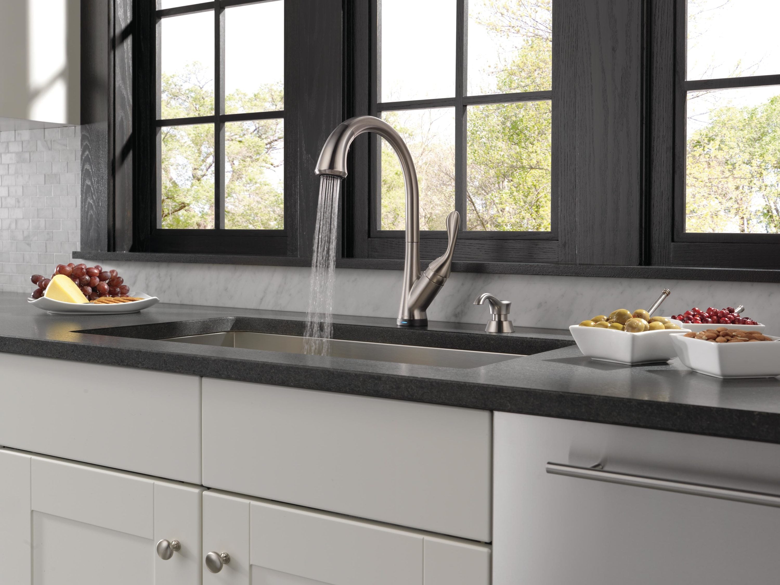 Delta Ashton Touch2O Stainless Single Handle Pulldown Touchon Kitchen