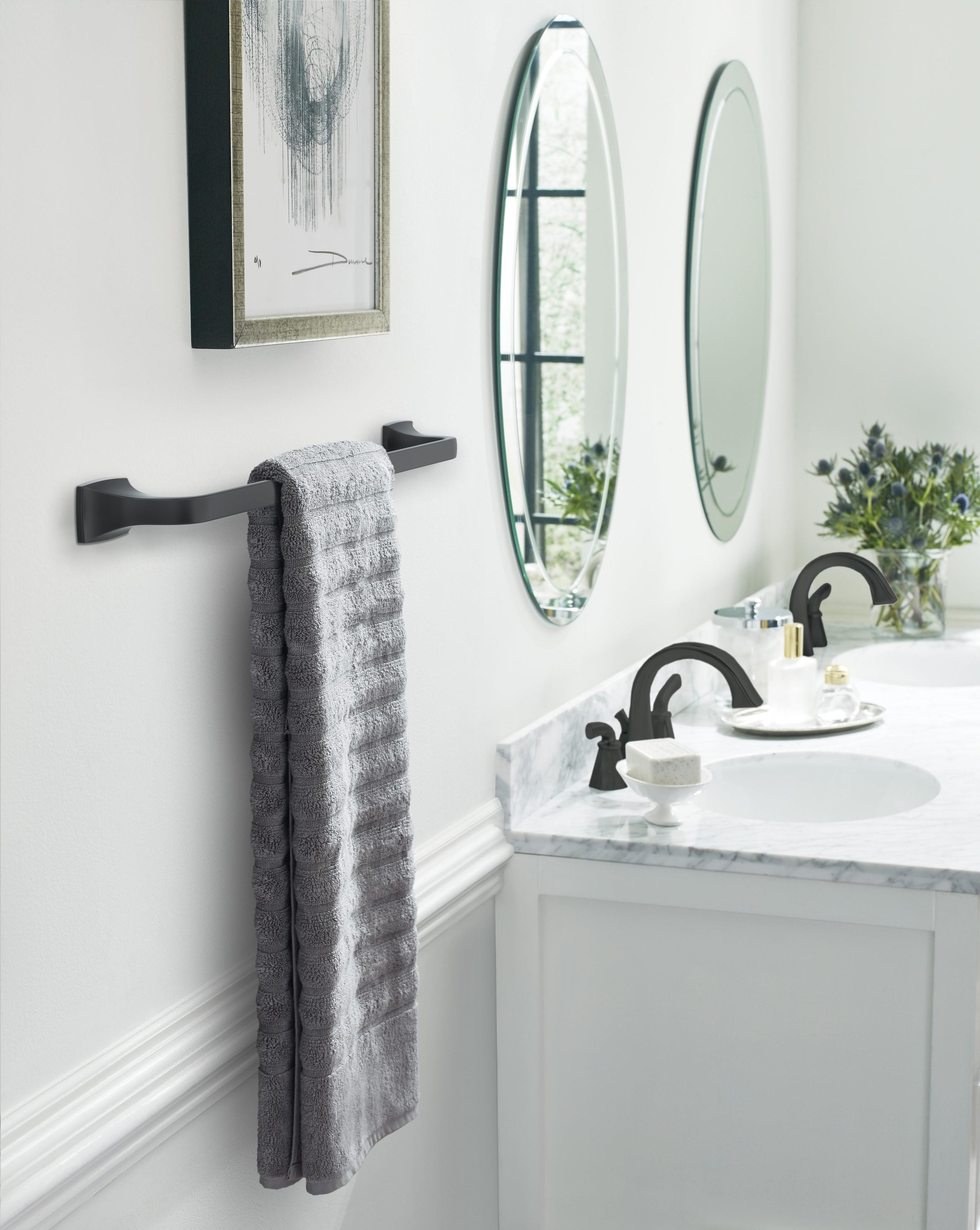 Matte Black 24-Inch Wall Mounted Towel Bar