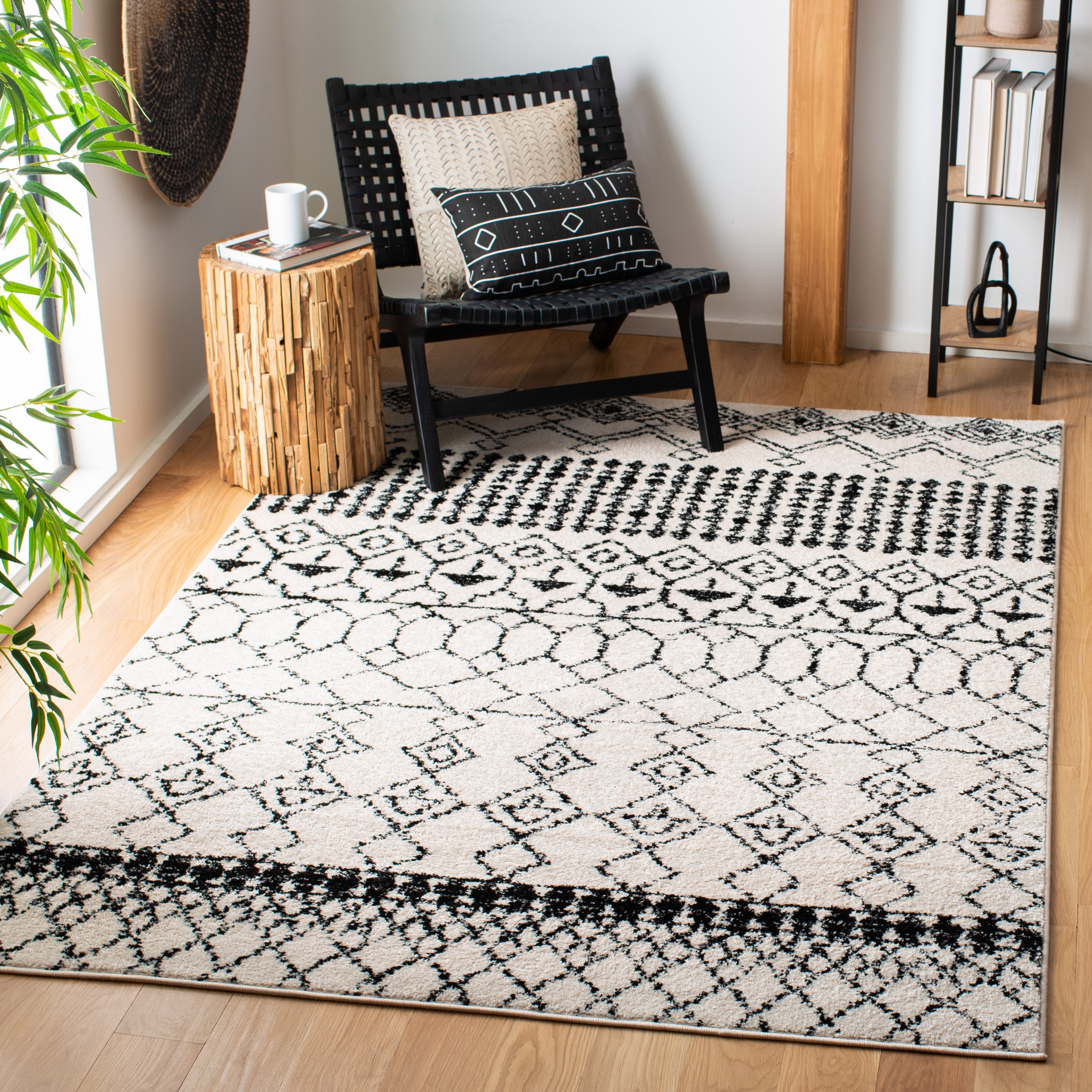 Safavieh TUL229B-5SQ Tulum Artesia 5 x 5 (ft) Loomed Polypropylene Ivory/Black Square Indoor Geometric Bohemian/Eclectic Area rug