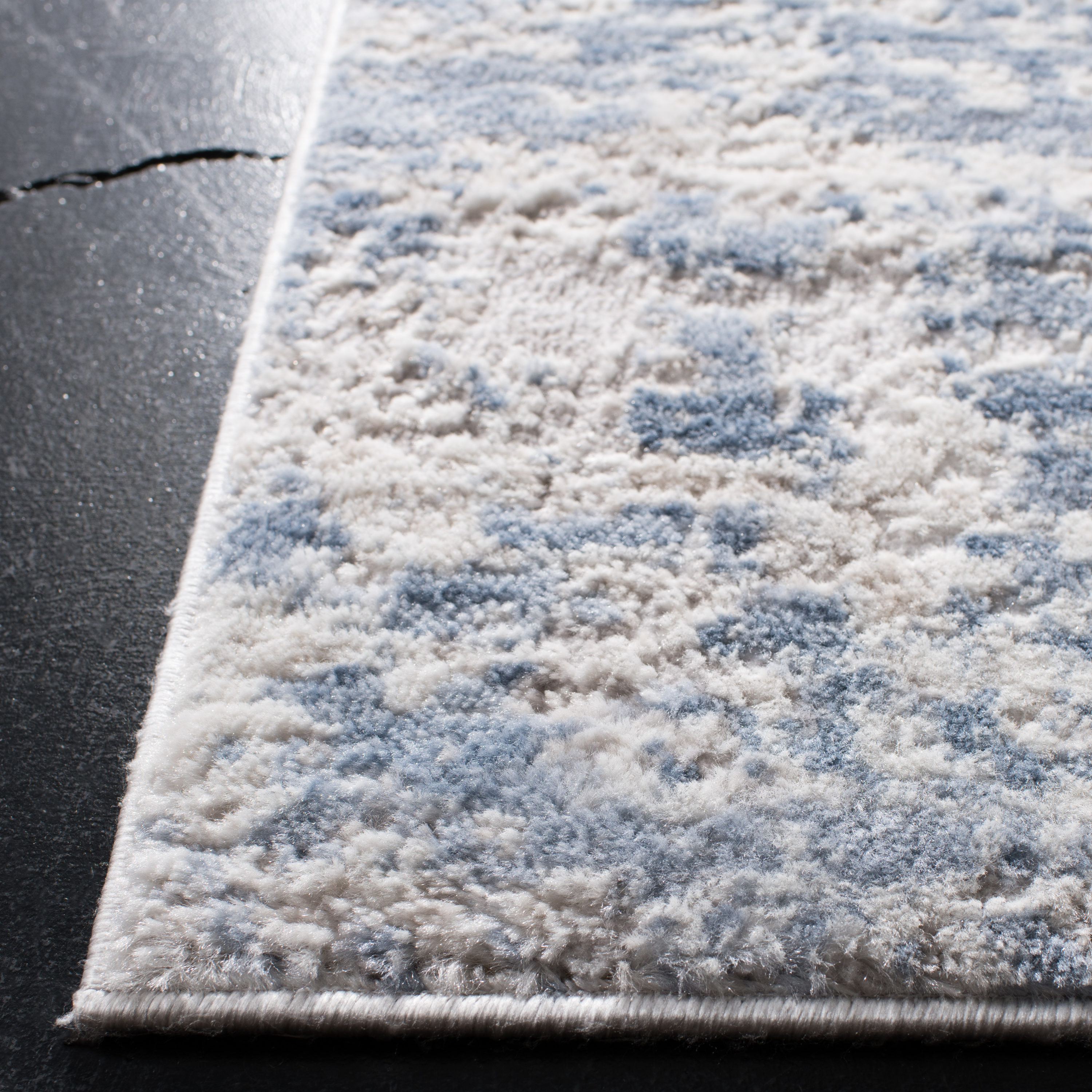 Safavieh ALA705F-9SQ rugs - View #3