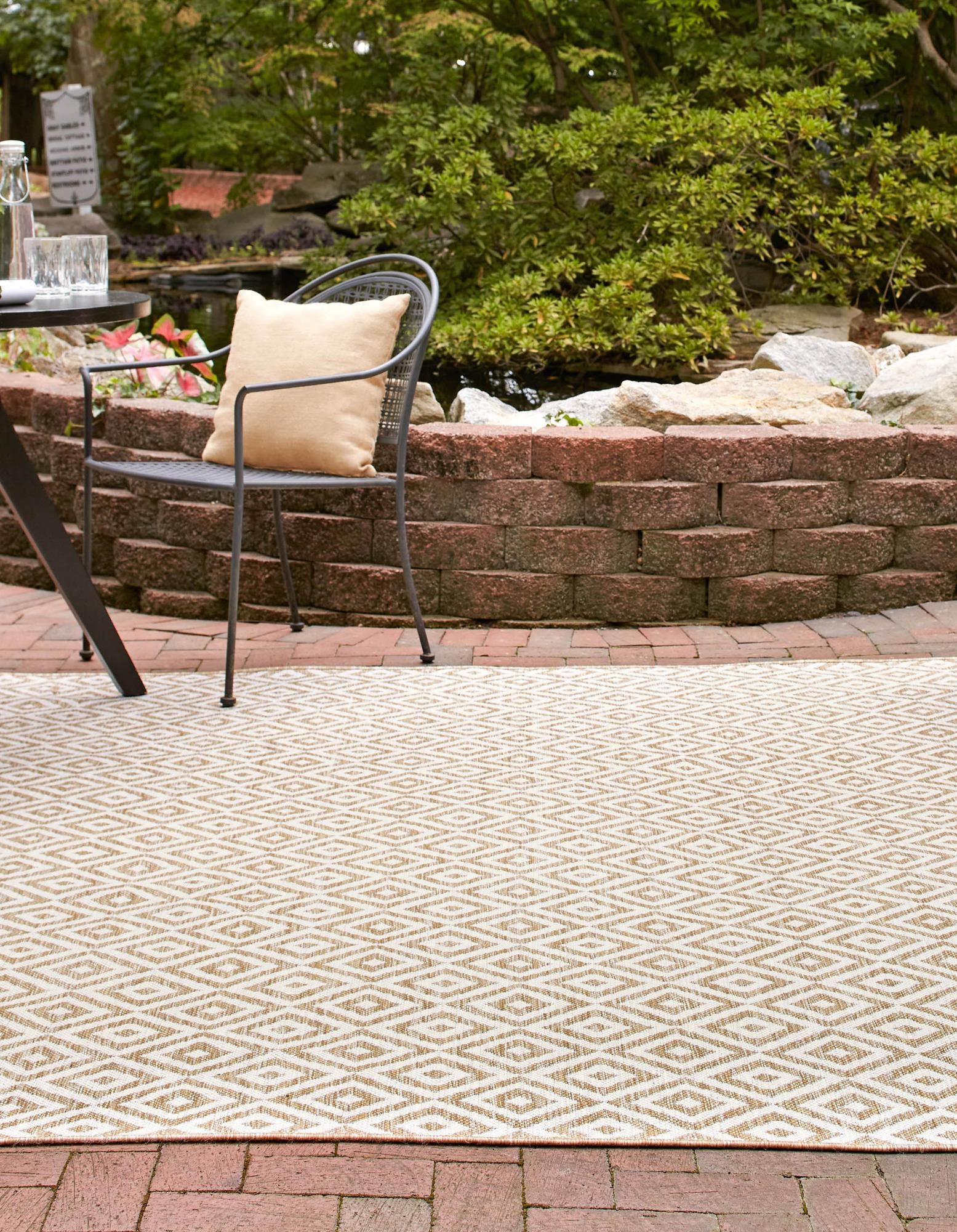 Unique Loom 3152549 Jill Zarin Costa Rica 8 x 8 (ft) Loomed Polypropylene Beige Square Indoor/Outdoor Geometric Area rug