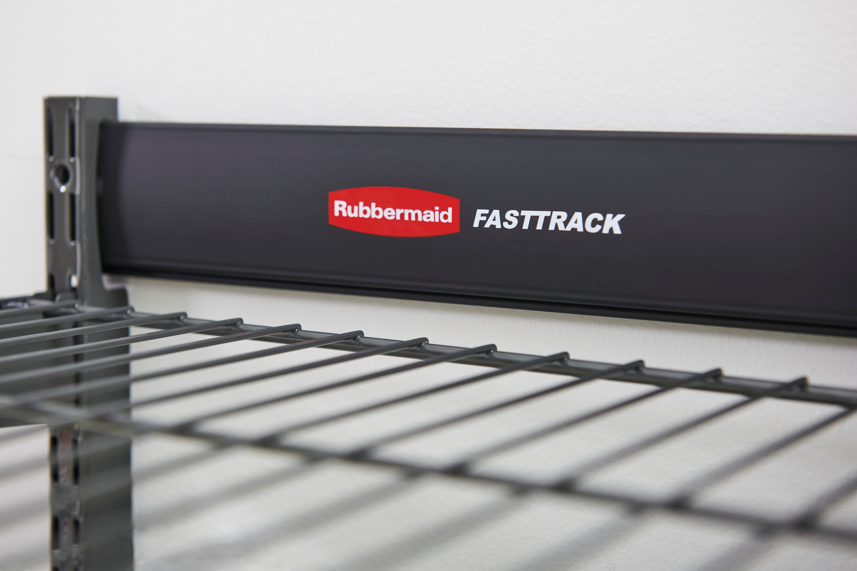 Rubbermaid FastTrack Garage 7-Piece Black/Silver Steel Multipurpose Storage  Rail System at