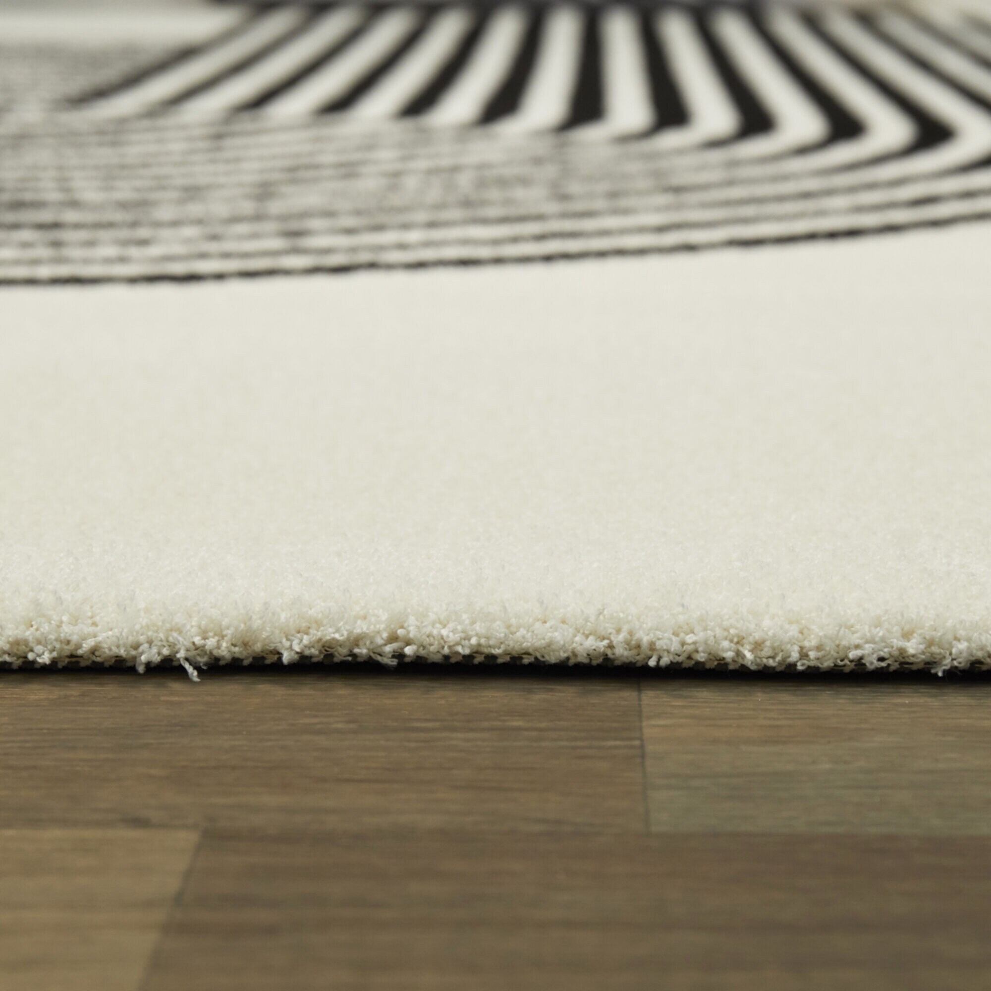 Black and White 8' x 10' Art Deco Synthetic Area Rug