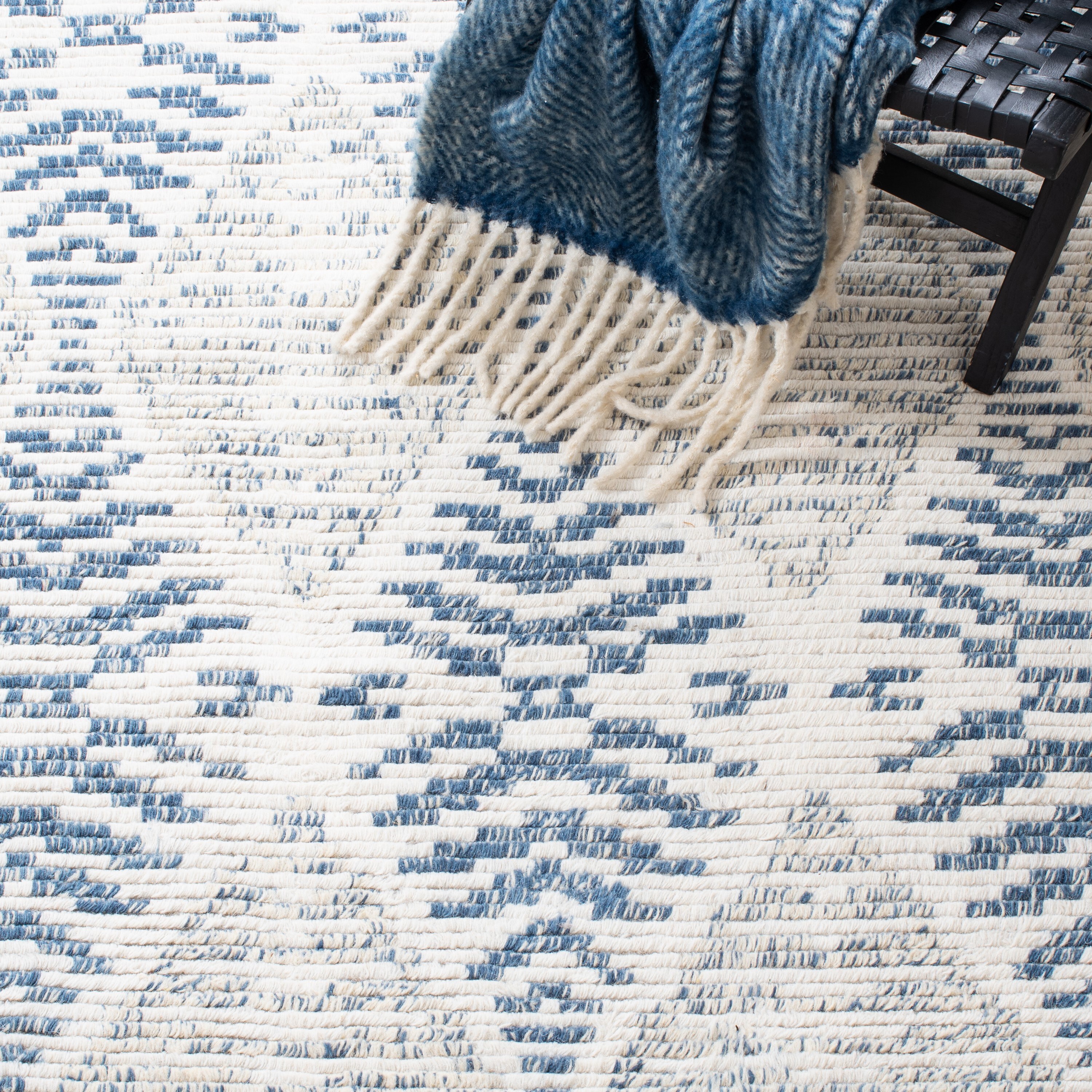 Kenya Blue and Ivory Hand-Knotted Wool 8' x 10' Area Rug