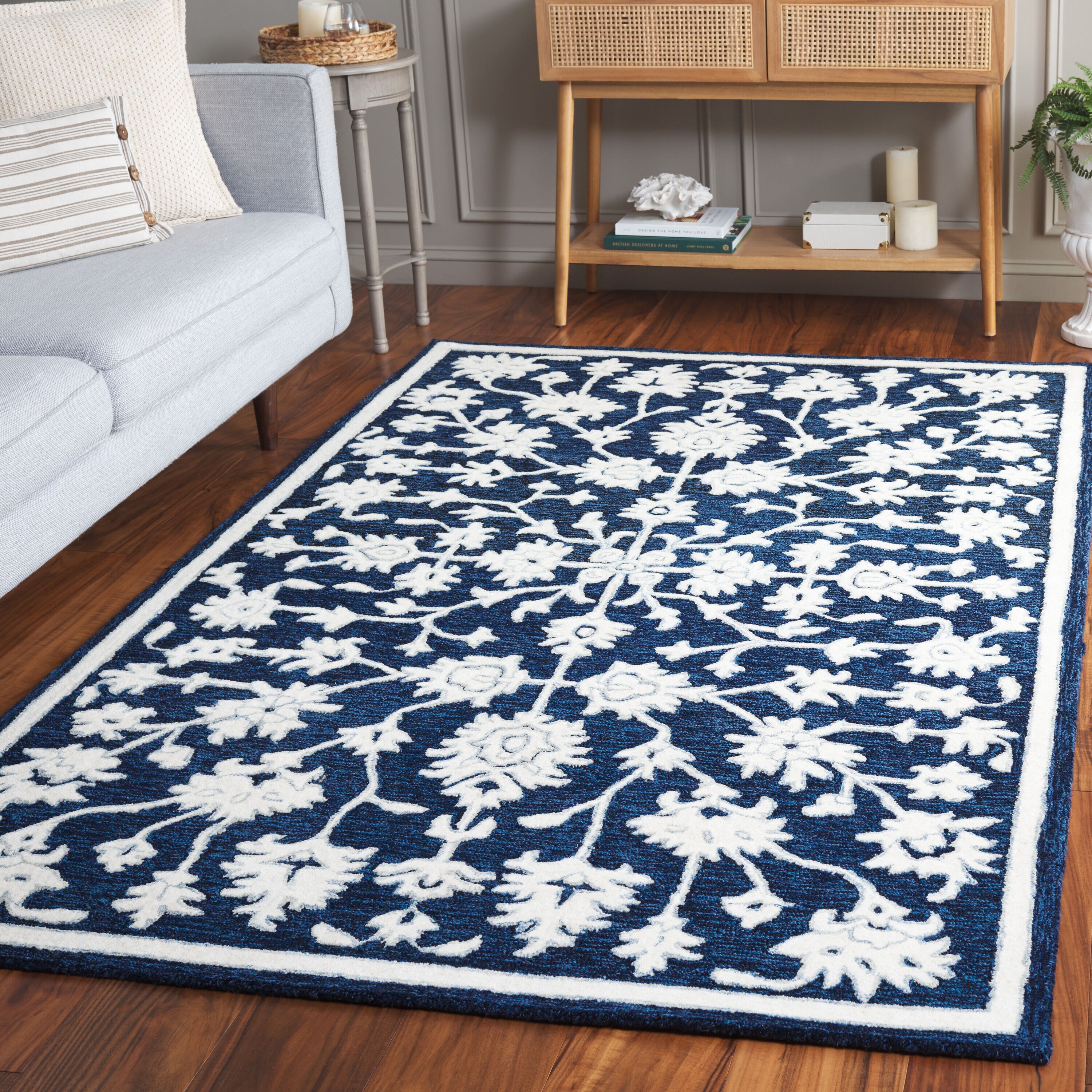  Ebony 134 Navy/Ivory Traditional 4ft x 6ft Small Rectangle Rug