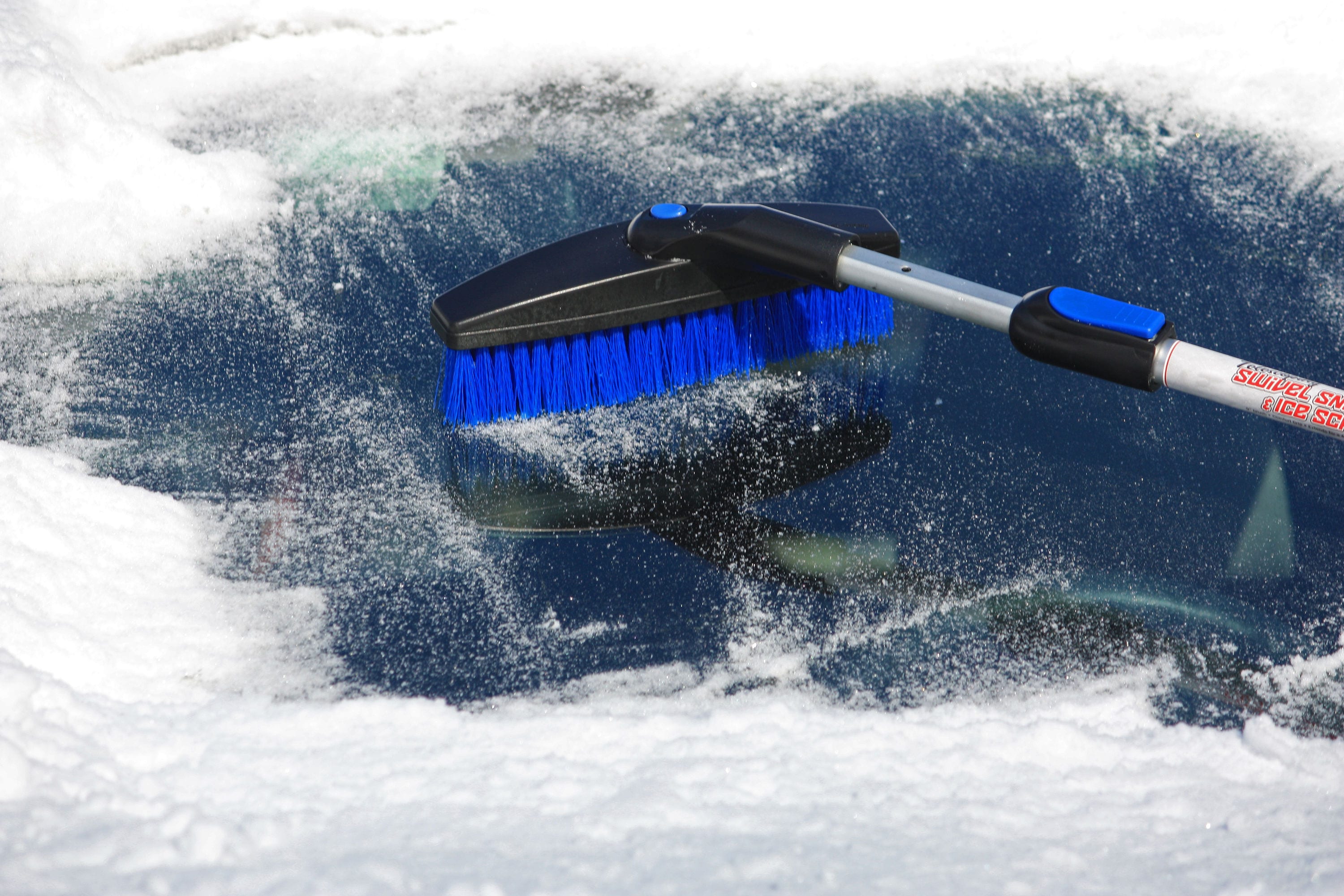 Emsco Bigfoot Series 42 in. Telescoping Swivel Head Car Snow Brush