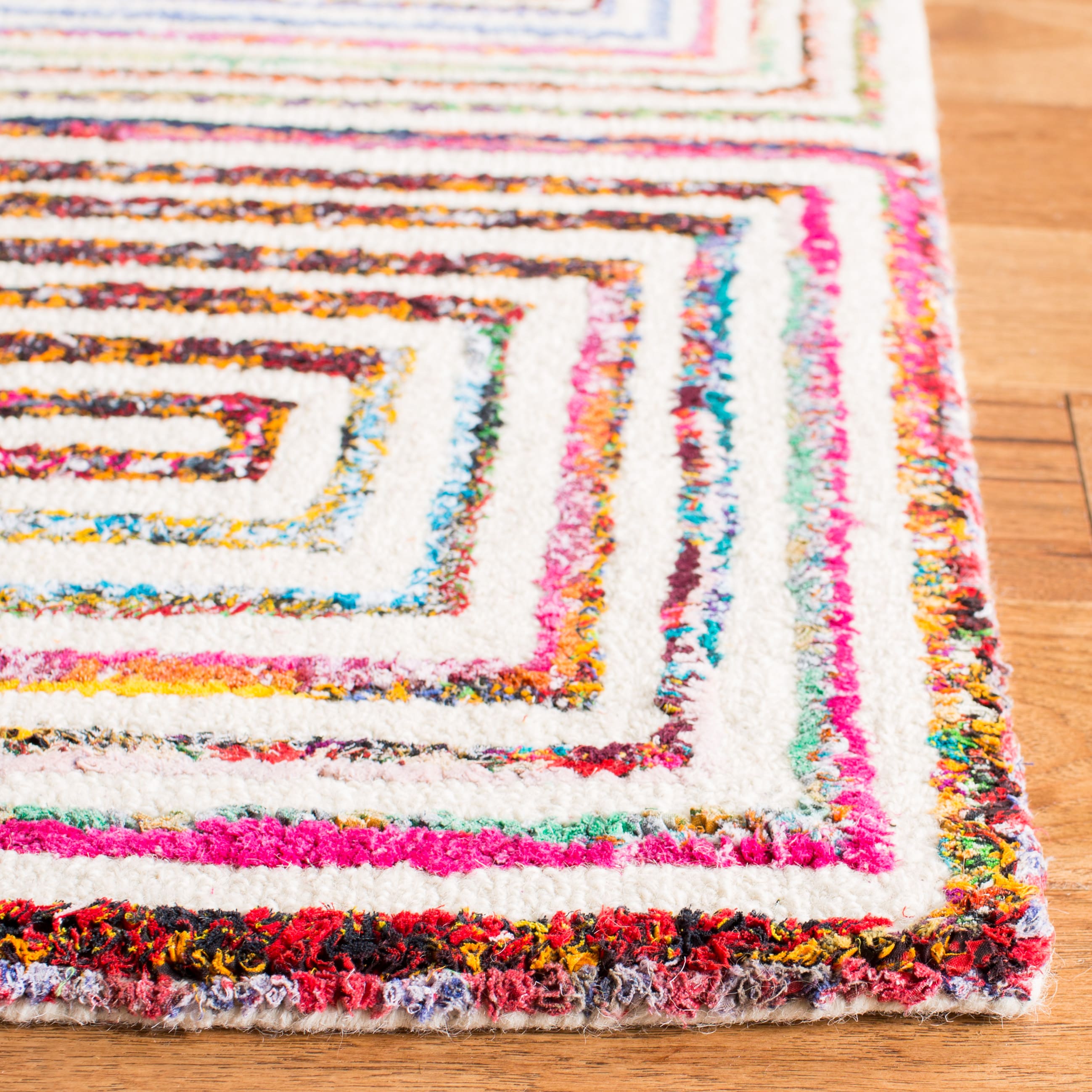 Ivory Round Hand-Tufted Wool and Synthetic Kids Rug