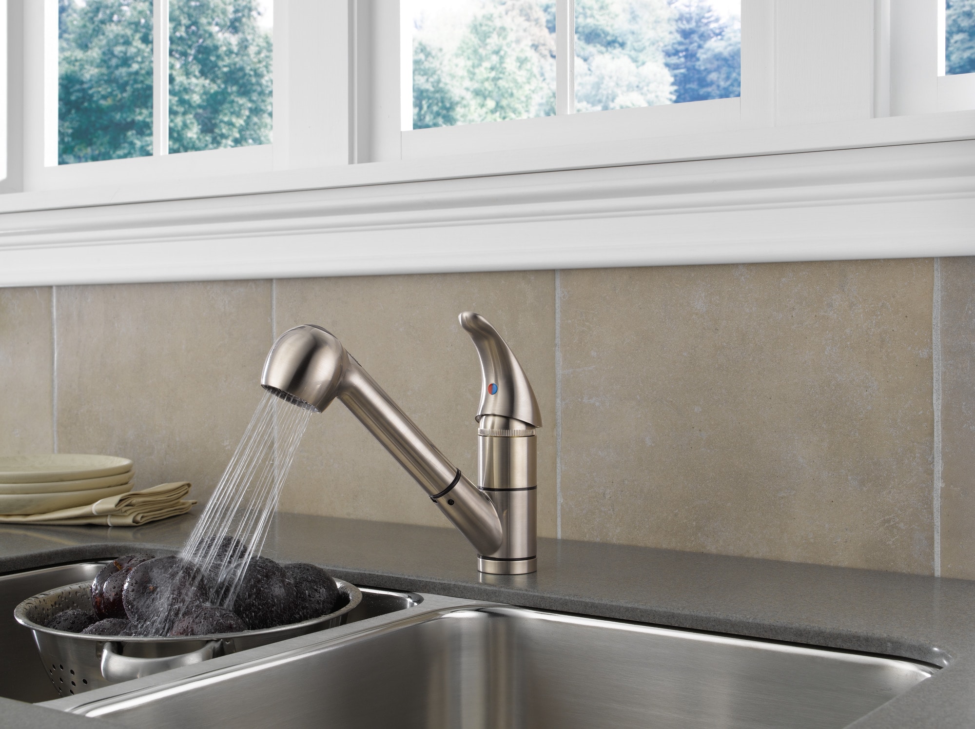 Peerless Core Stainless Single Handle Pull Out Kitchen Faucet With   61095623 