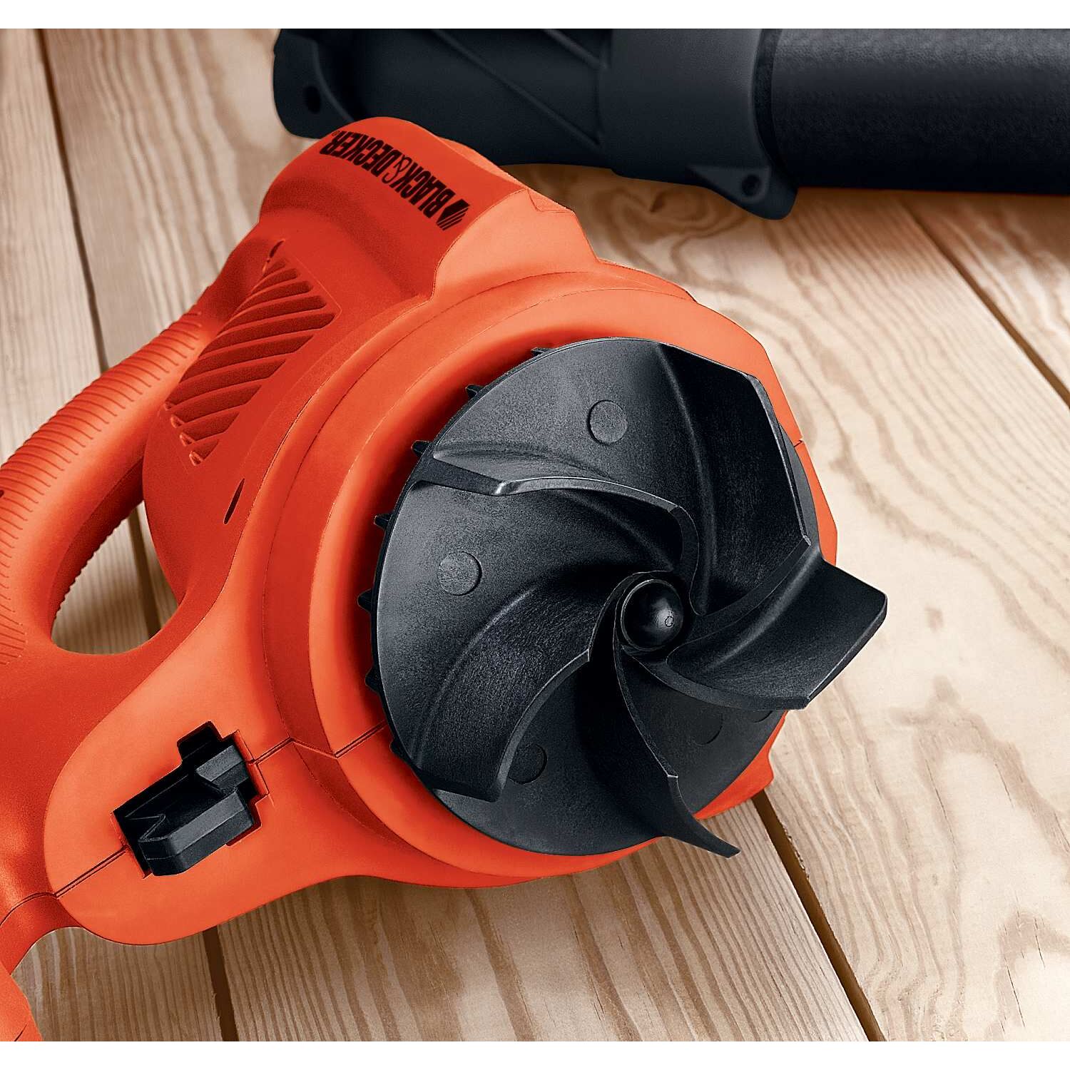 BLACK & DECKER 320-CFM 200-MPH Corded Electric Handheld Leaf Blower in the  Leaf Blowers department at