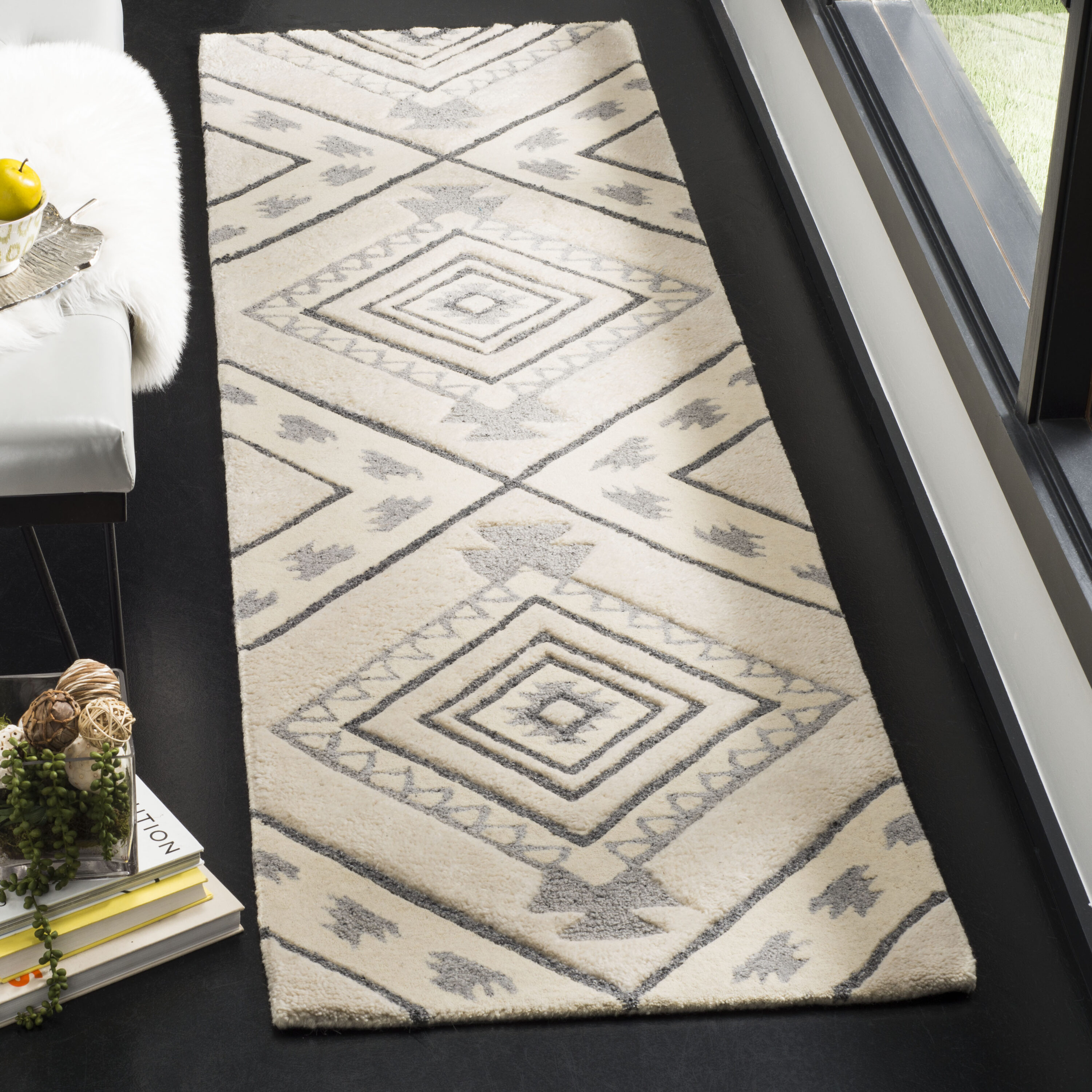 Safavieh CSB302A-28 Casablanca Nador Shag 2 x 8 (ft) Tufted Synthetic Ivory/Gray Rectangular Indoor Geometric Moroccan Runner rug