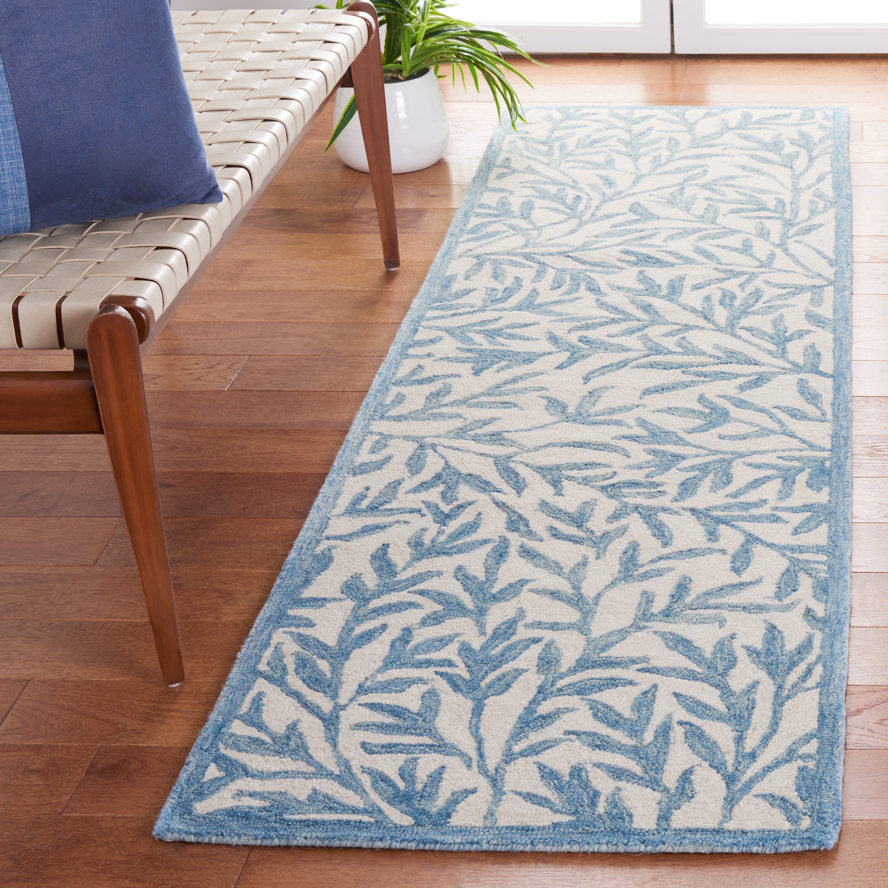  Jardin 753 Ivory/Blue Contemporary 2Ft-3In x 8Ft Runner Rug