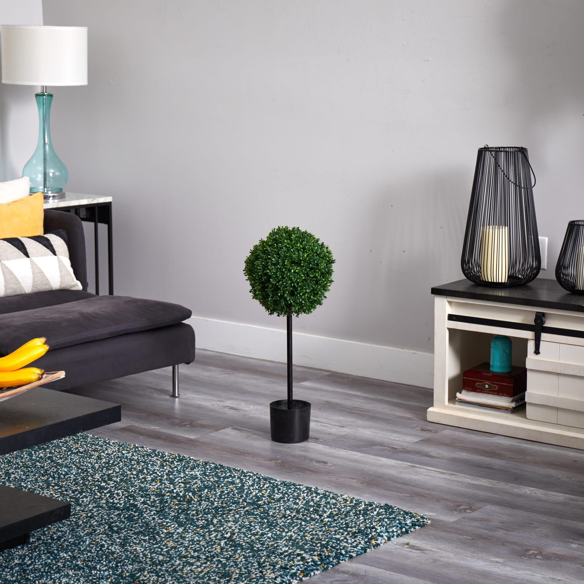 Compact Green Plastic Boxwood Topiary for Outdoor Decor