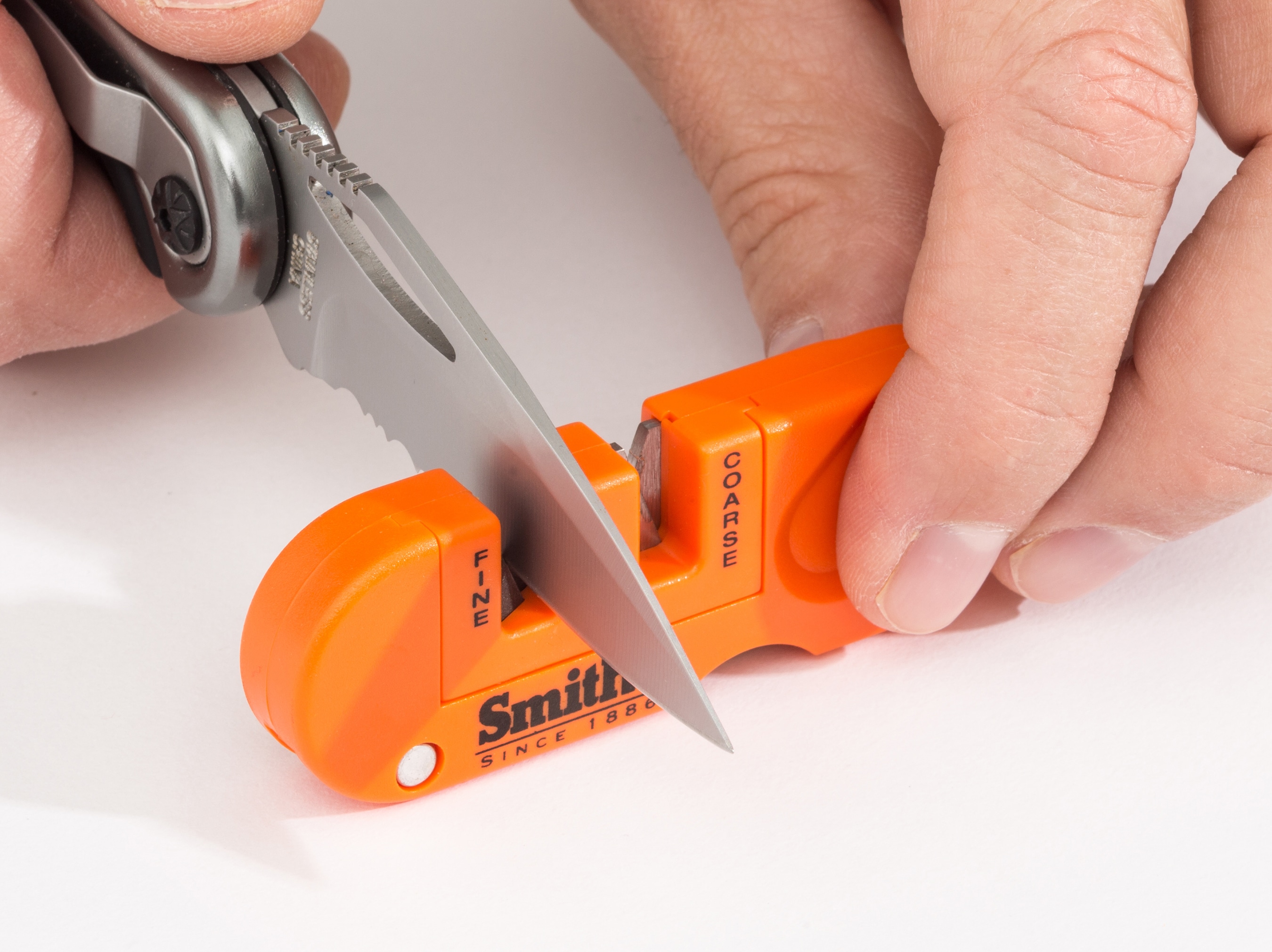 Smith's Orange Pocket Pal Sharpener - Manual Knife Sharpener - Tapered  Diamond Rod - Carbide Blades - Ceramic Finishing Slot in the Sharpeners  department at