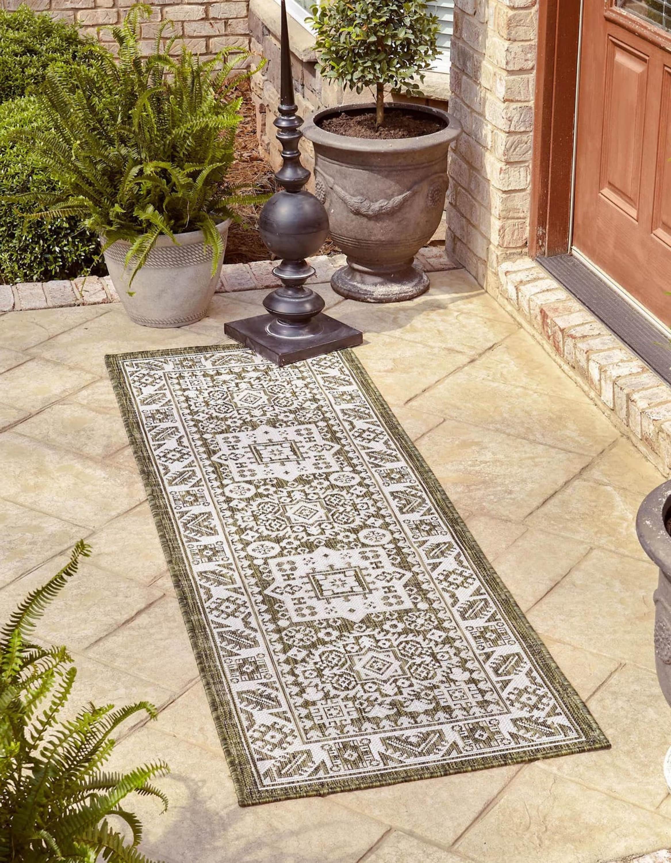 Unique Loom 3162687 Outdoor Aztec 3 x 12 (ft) Loomed Polypropylene Green Rectangular Indoor/Outdoor Border Runner rug