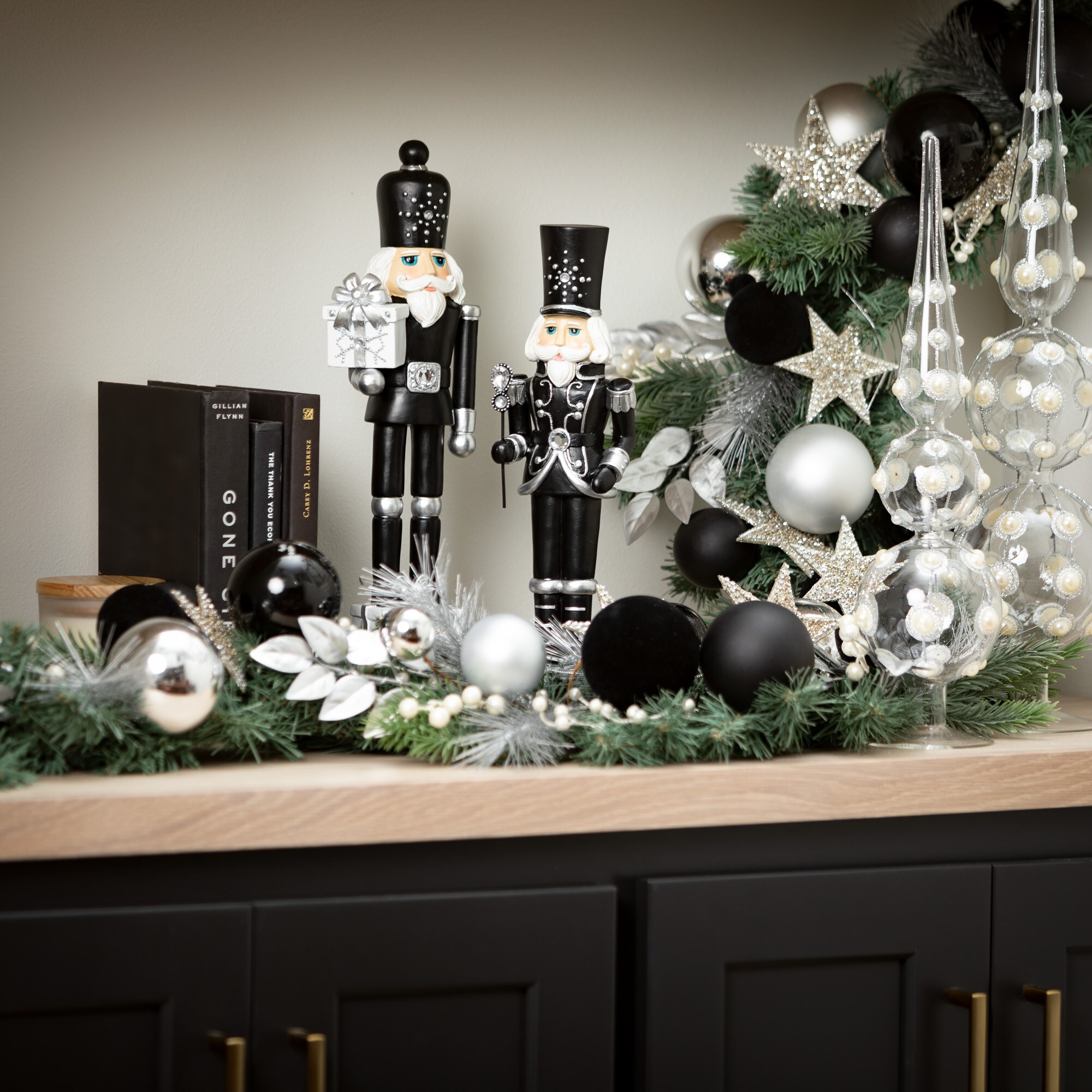 Sullivans GD1495 Artificial-Christmas-Garland - View #4