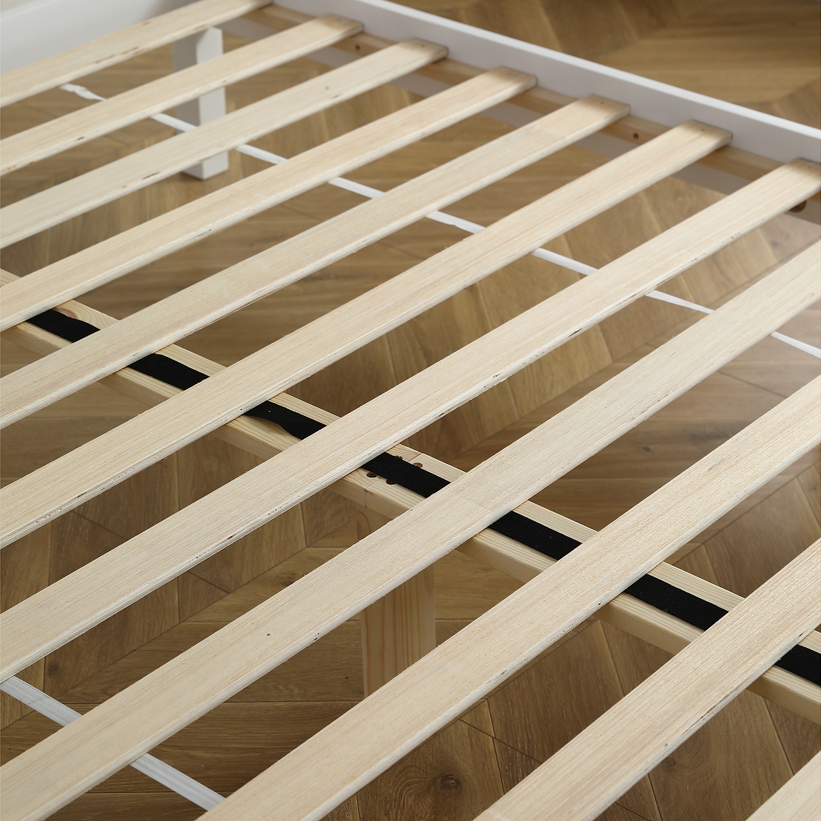 Winado White Queen Wood Bed Frame LO1G52001512 at Lowes