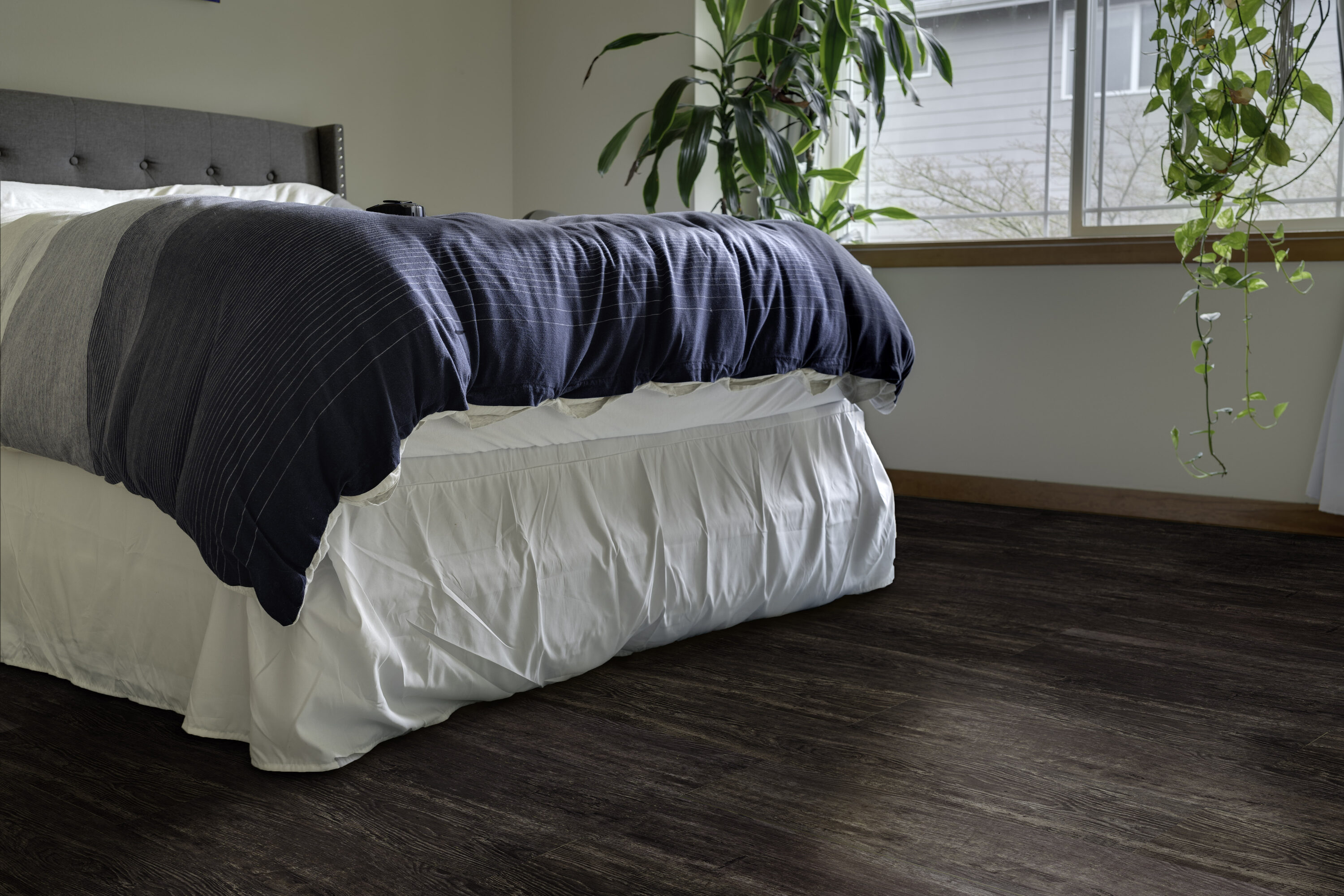 Design is Personal Easy lay luxury vinyl floor planks Henna 7-in Wide x 5-mm Thick Waterproof Luxury Vinyl Plank Flooring (23.33-sq ft)
