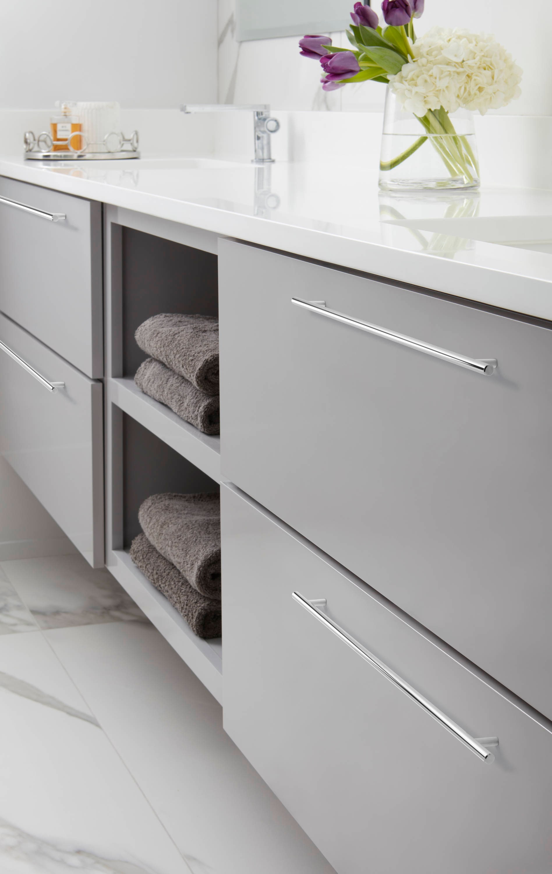 22-Inch Polished Chrome Modern Bar Pull with Mounting Hardware