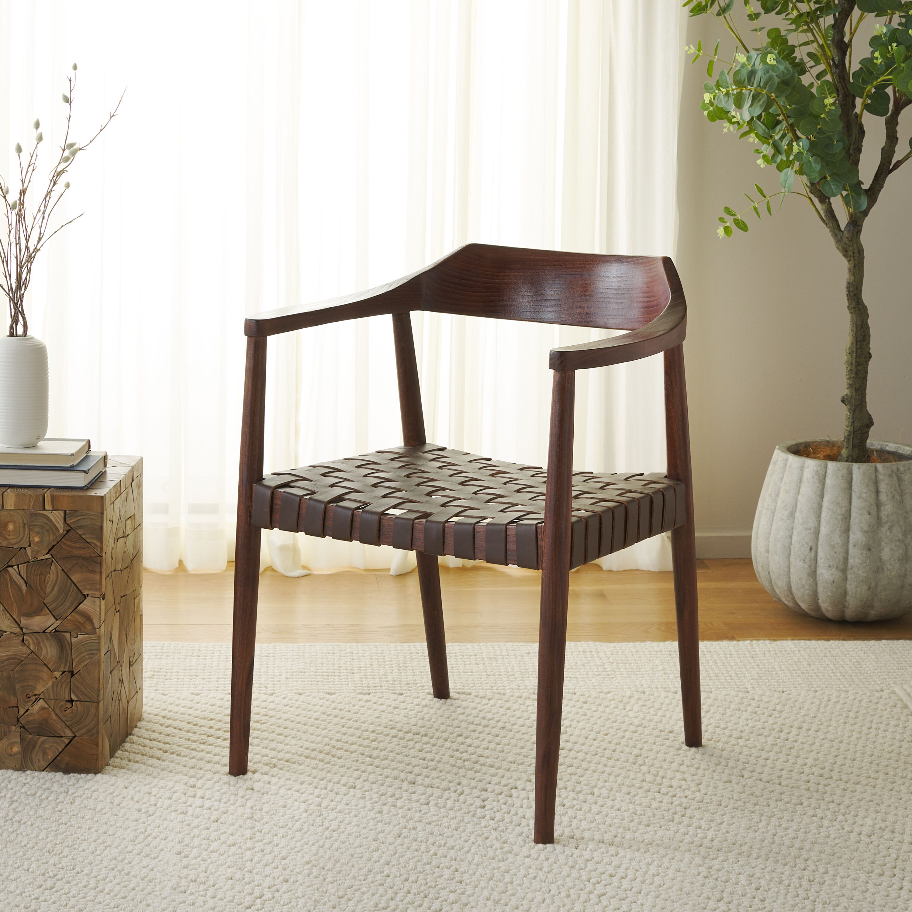Safavieh ACH1202C Amycus Casual Walnut/Cognac Leather Accent Chair