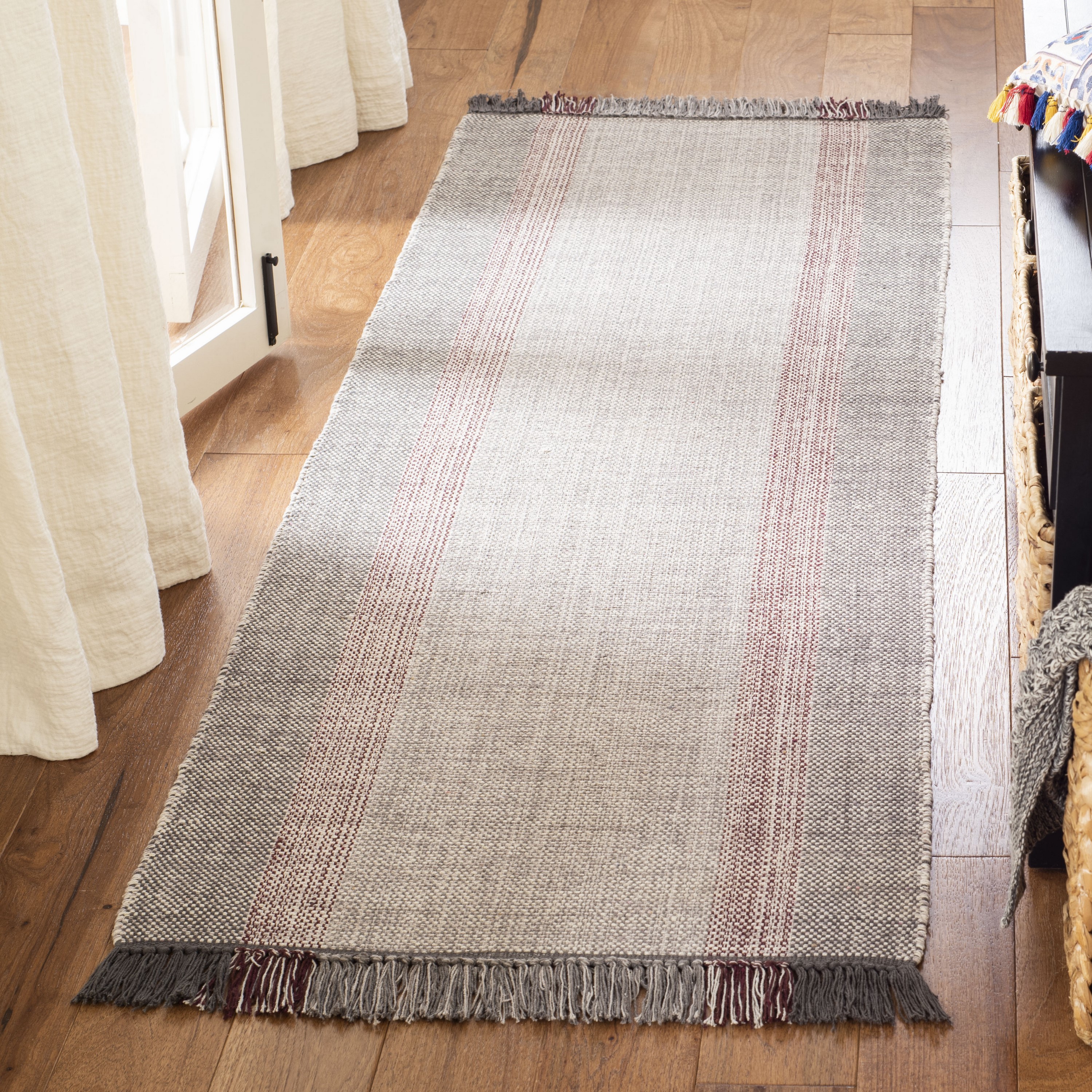 Safavieh MTK301S-27 Montauk Beverly 2 x 7 (ft) Cotton Wine/Gray Rectangular Indoor Stripe Coastal Runner rug