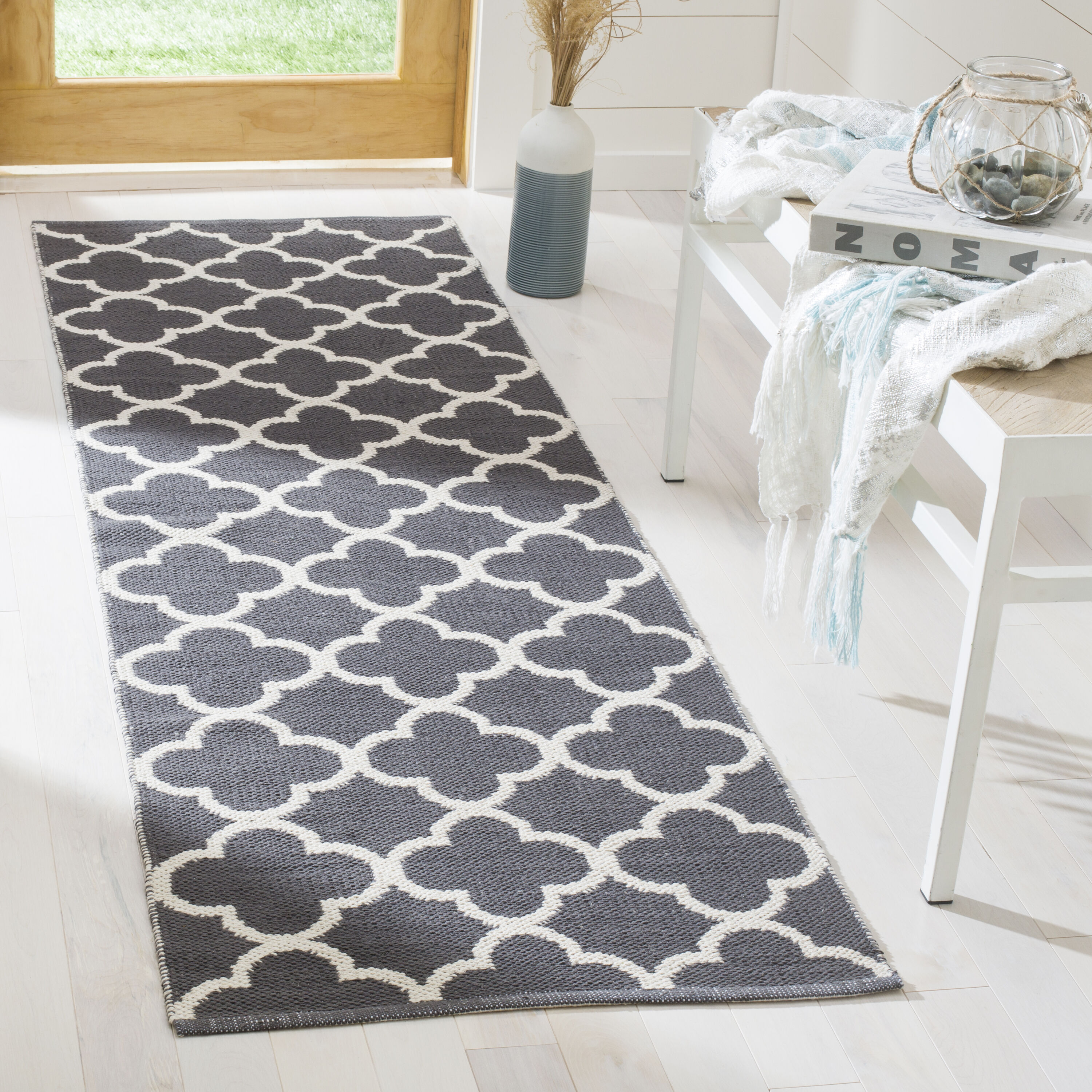 Safavieh MTK725E-27 Montauk Kure 2 x 7 (ft) Cotton Dark Gray/Ivory Rectangular Indoor Trellis Runner rug