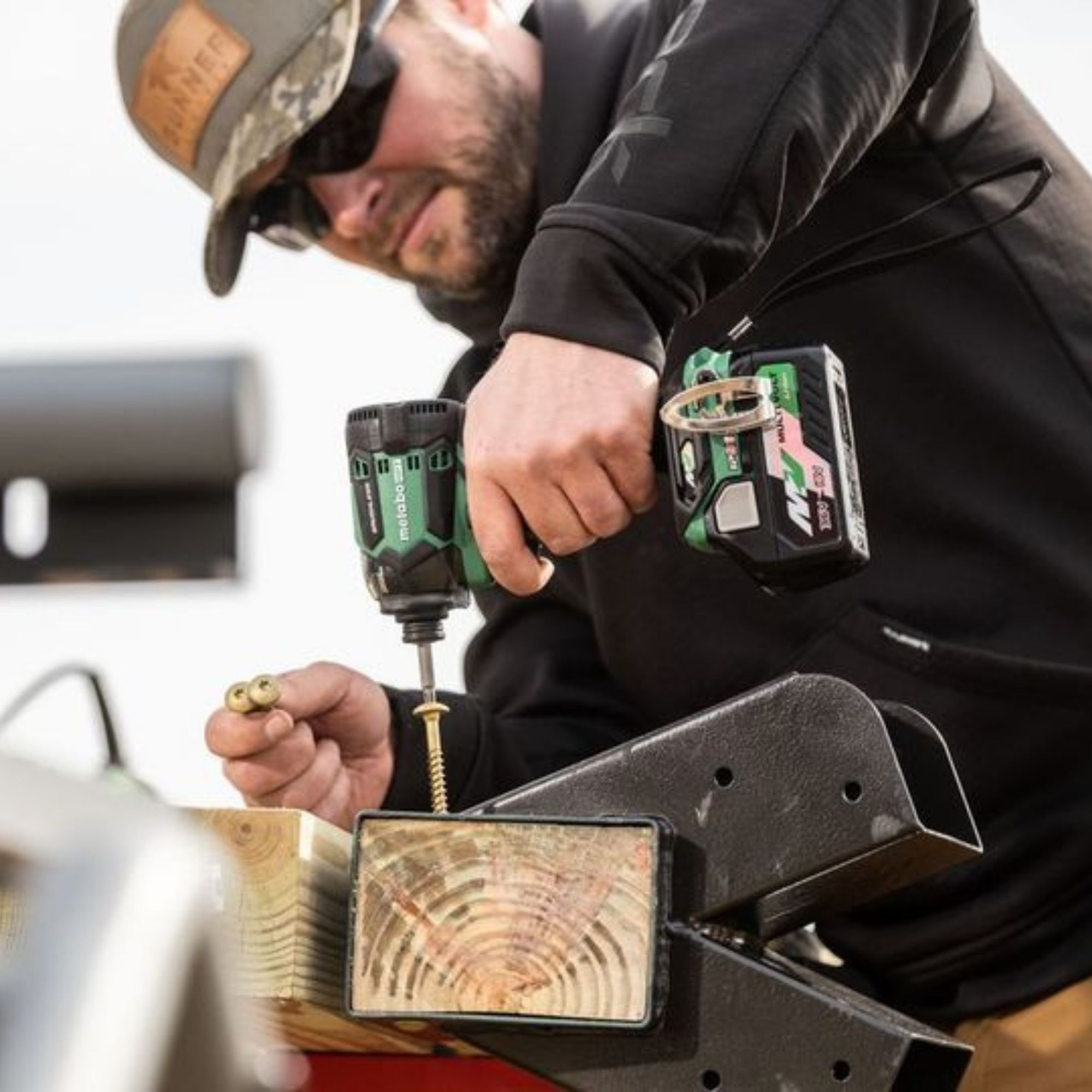 Metabo HPT MultiVolt 36-volt 1/4-in Brushless Cordless Impact Driver (2-Batteries Included, Charger Included and Hard Case included)