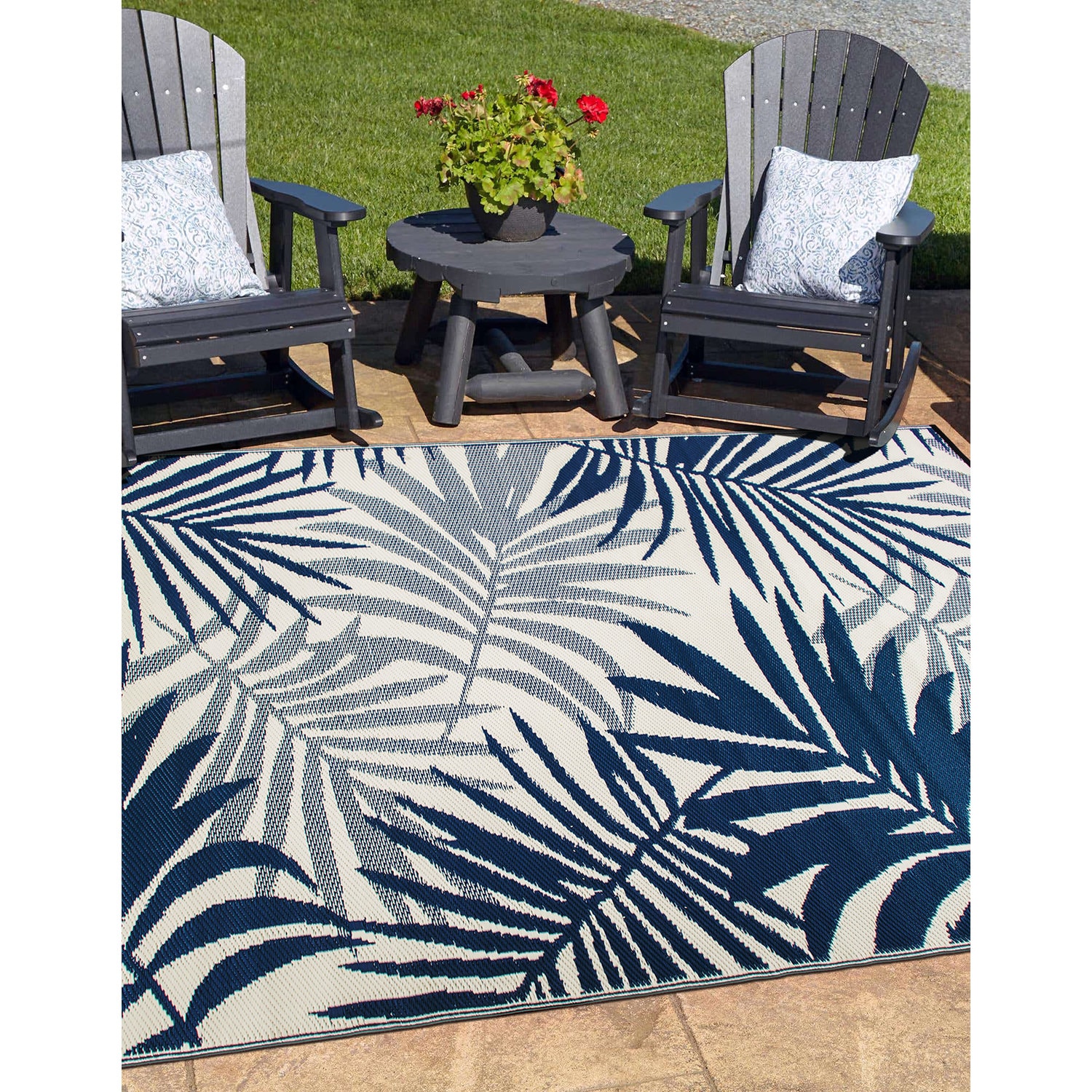 Blue Floral Reversible Synthetic 5' x 7' Indoor Outdoor Rug