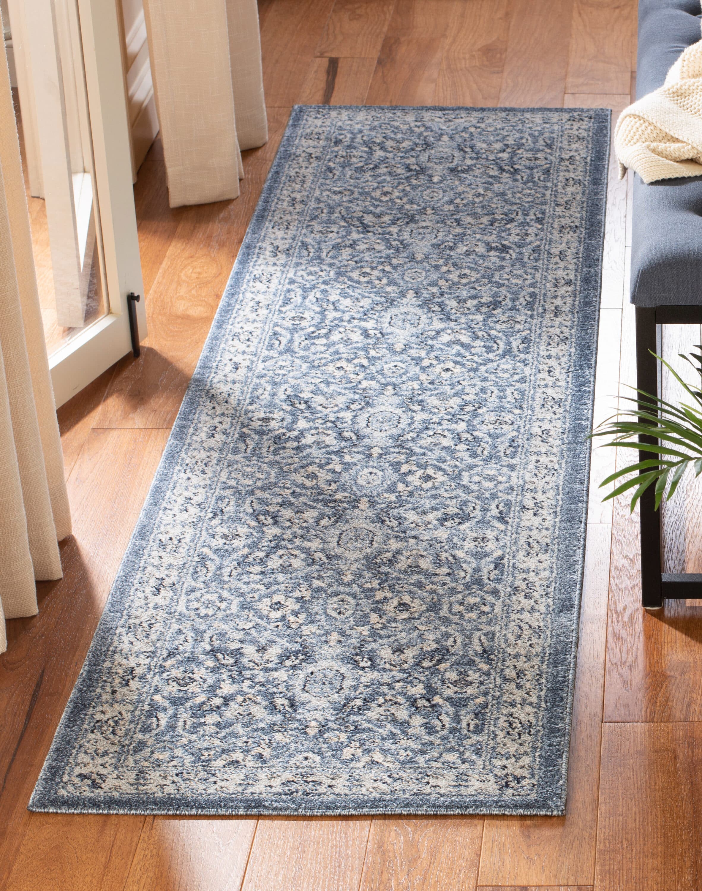 Safavieh CHL412N-28 Charleston Gabbeh 2 x 8 (ft) Loomed Polypropylene Navy/Creme Rectangular Indoor Floral/Botanical Runner rug