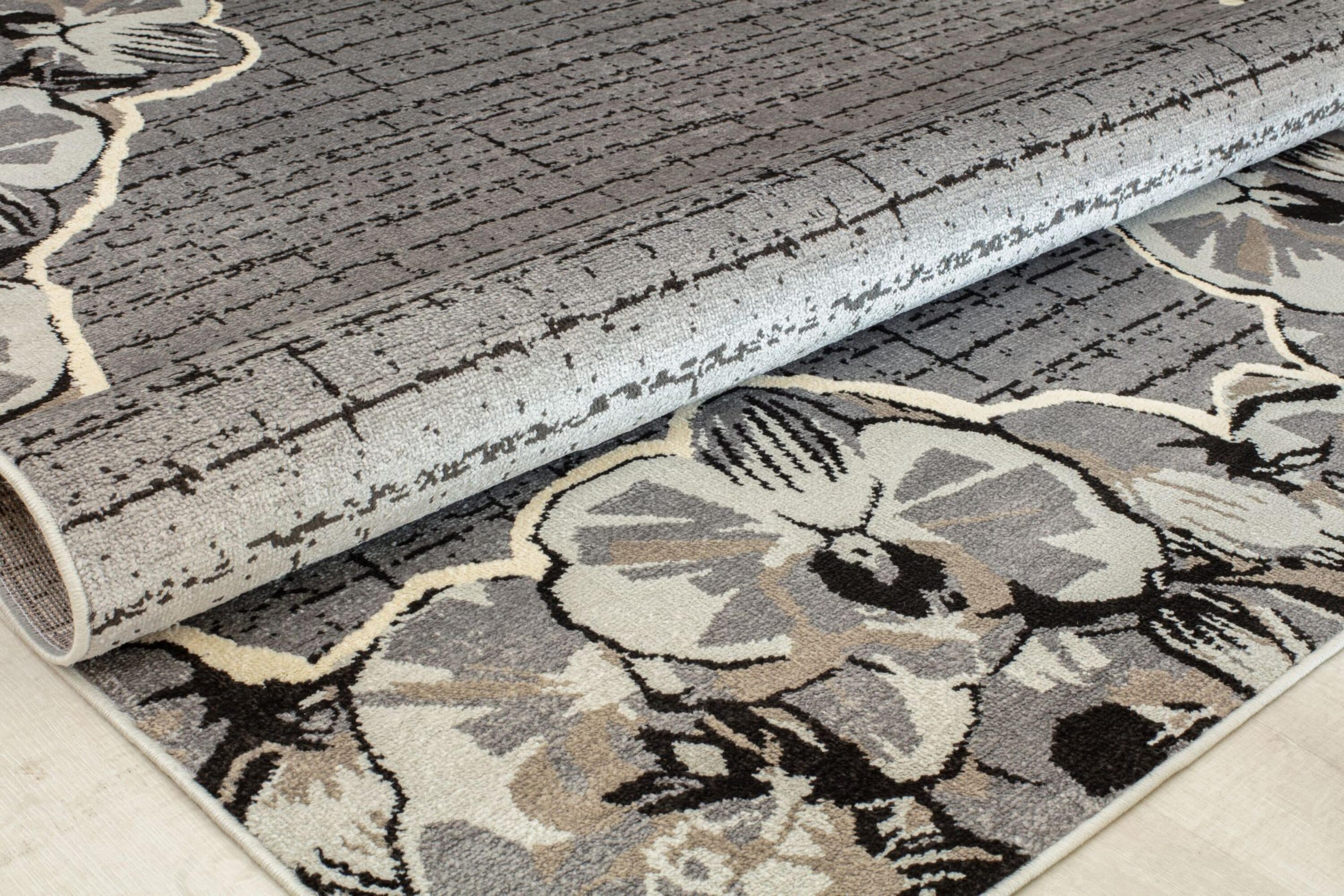 Vera Gray Tufted Floral 5' x 7' Area Rug