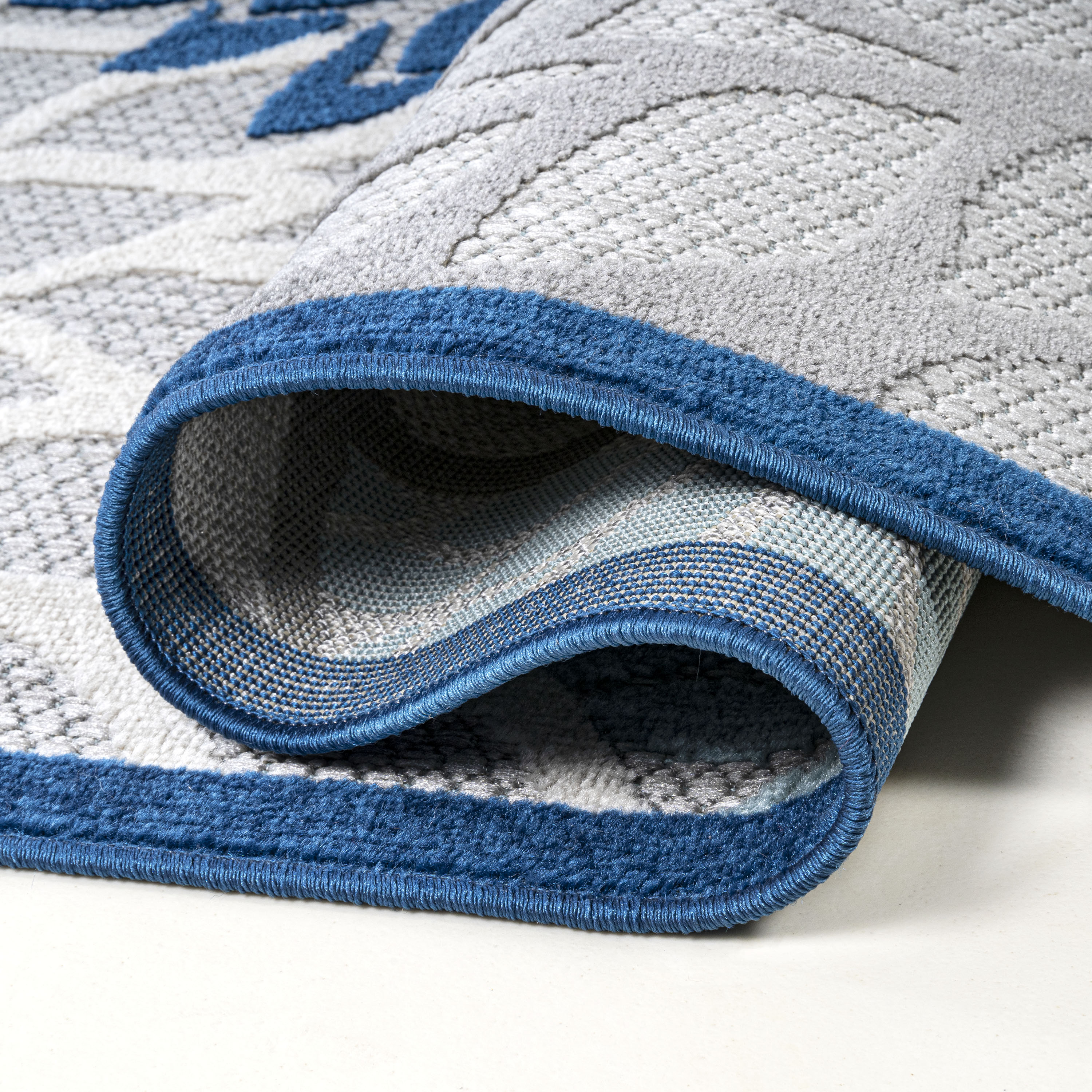 Blue/Gray Floral Synthetic 3' x 5' Easy-Care Indoor/Outdoor Rug