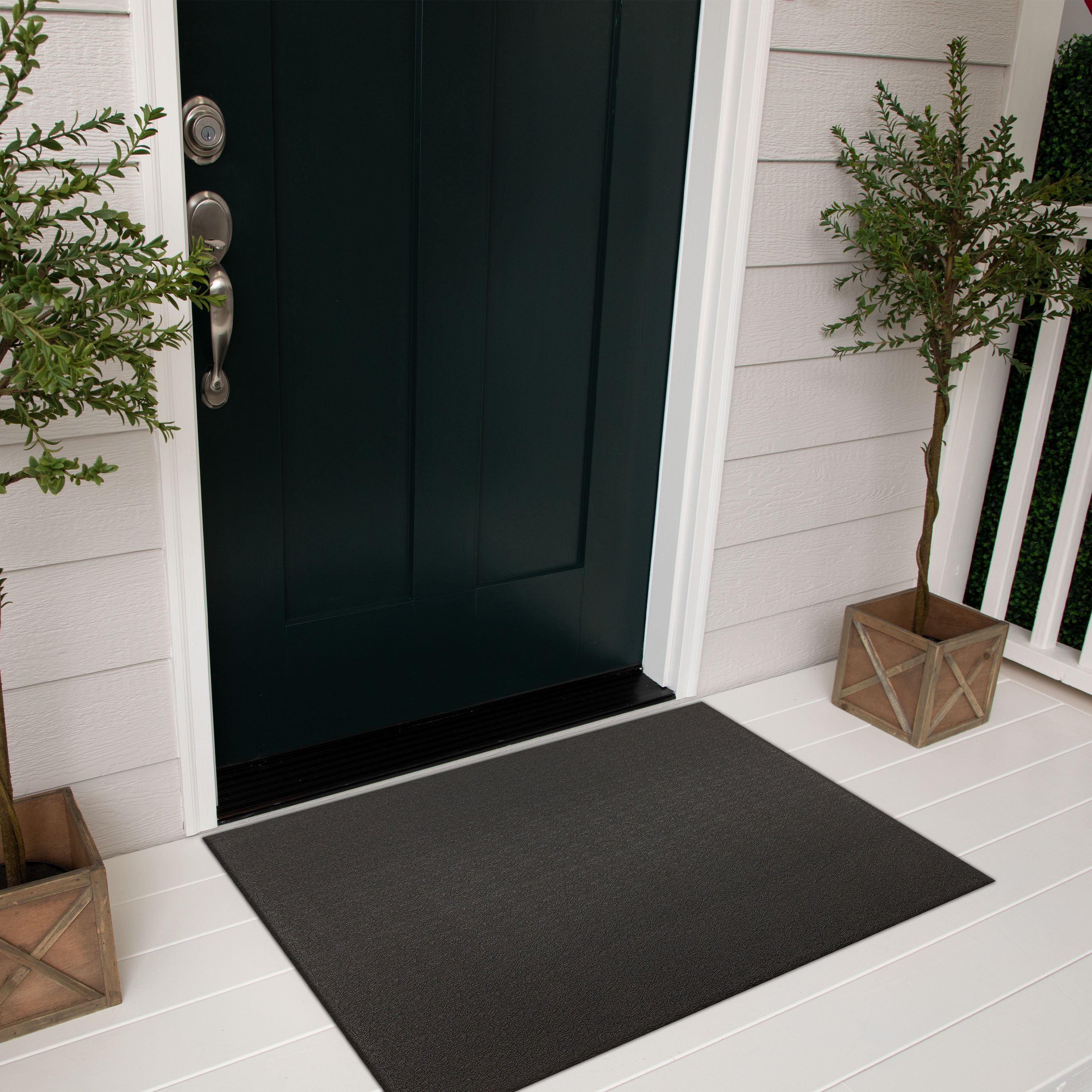 Project Source 2-ft x 3-ft Black Rectangular Outdoor Door Mat in the Mats  department at