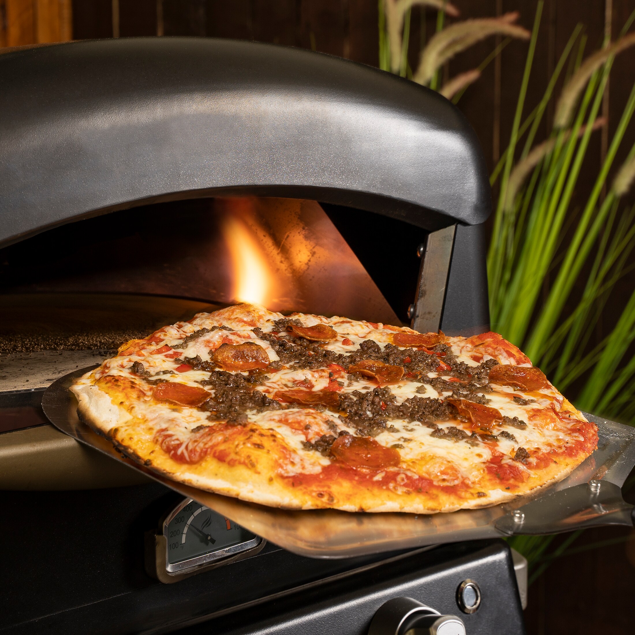 Rent Pizza Oven at BIYU  The ideal compact outdoor pizza oven