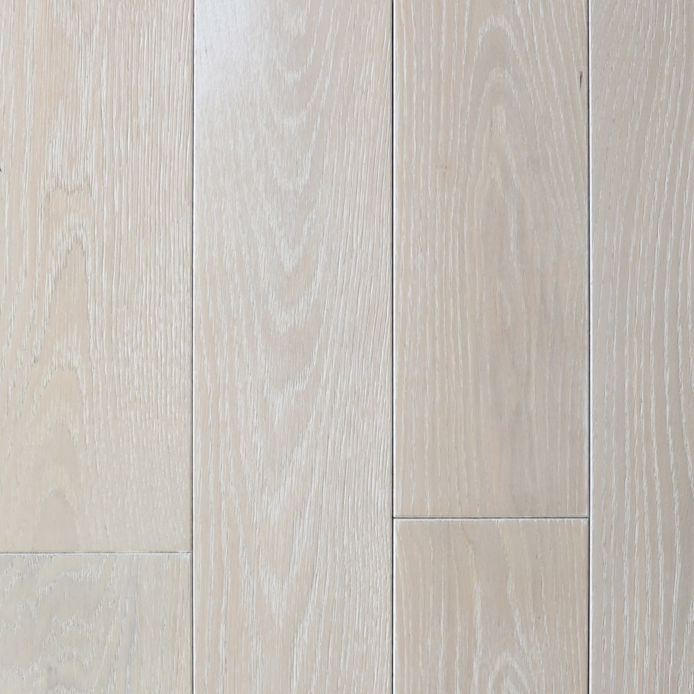Morning Dove White Oak 4-in W x 3/4-in T x Varying Length Wirebrushed Solid Hardwood Flooring (16-sq ft) in Gray | - Green Leaf 24812