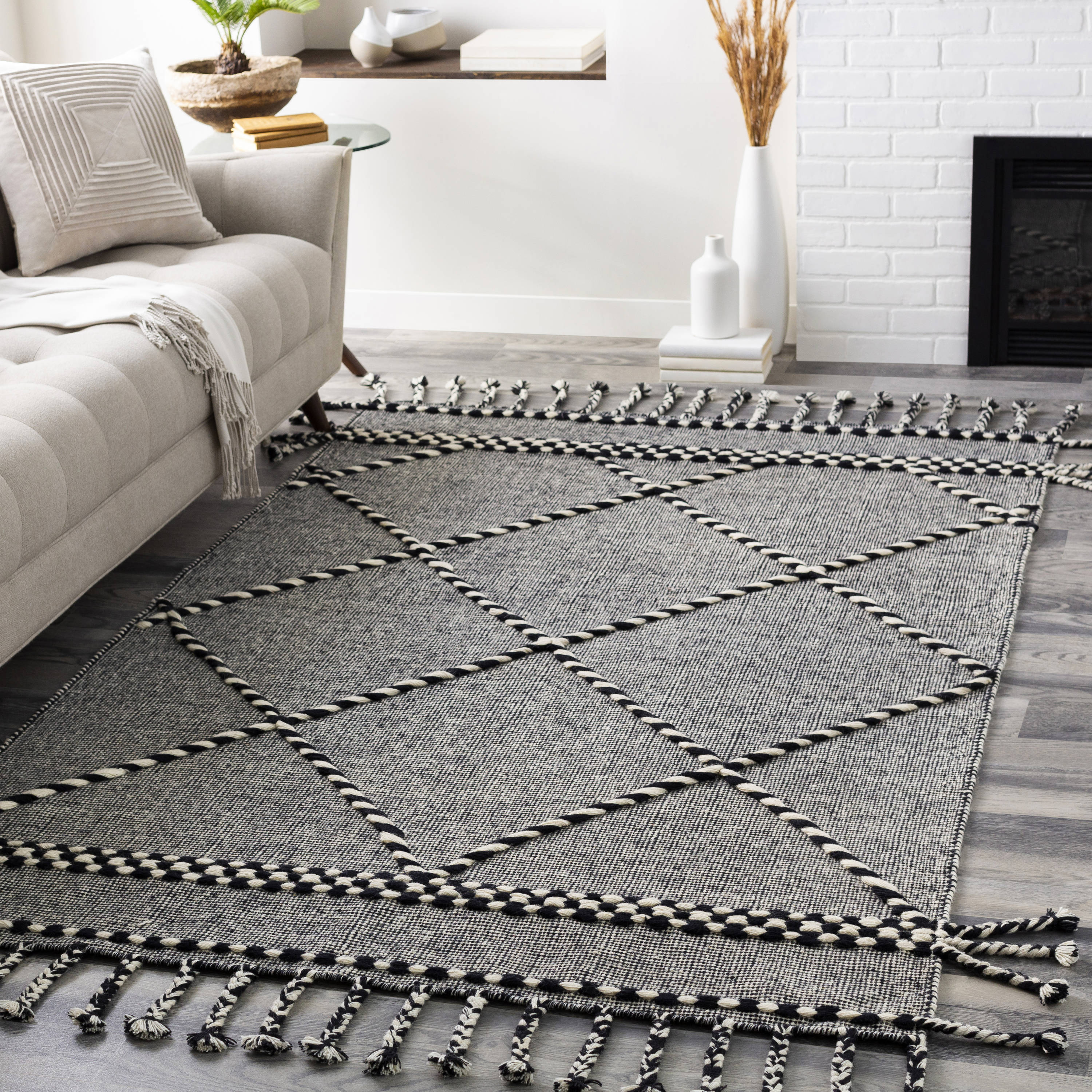 Surya APA2306-264 Apache 3 x 4 (ft) Wool Black/Cream Rectangular Indoor Medallion Global Area rug