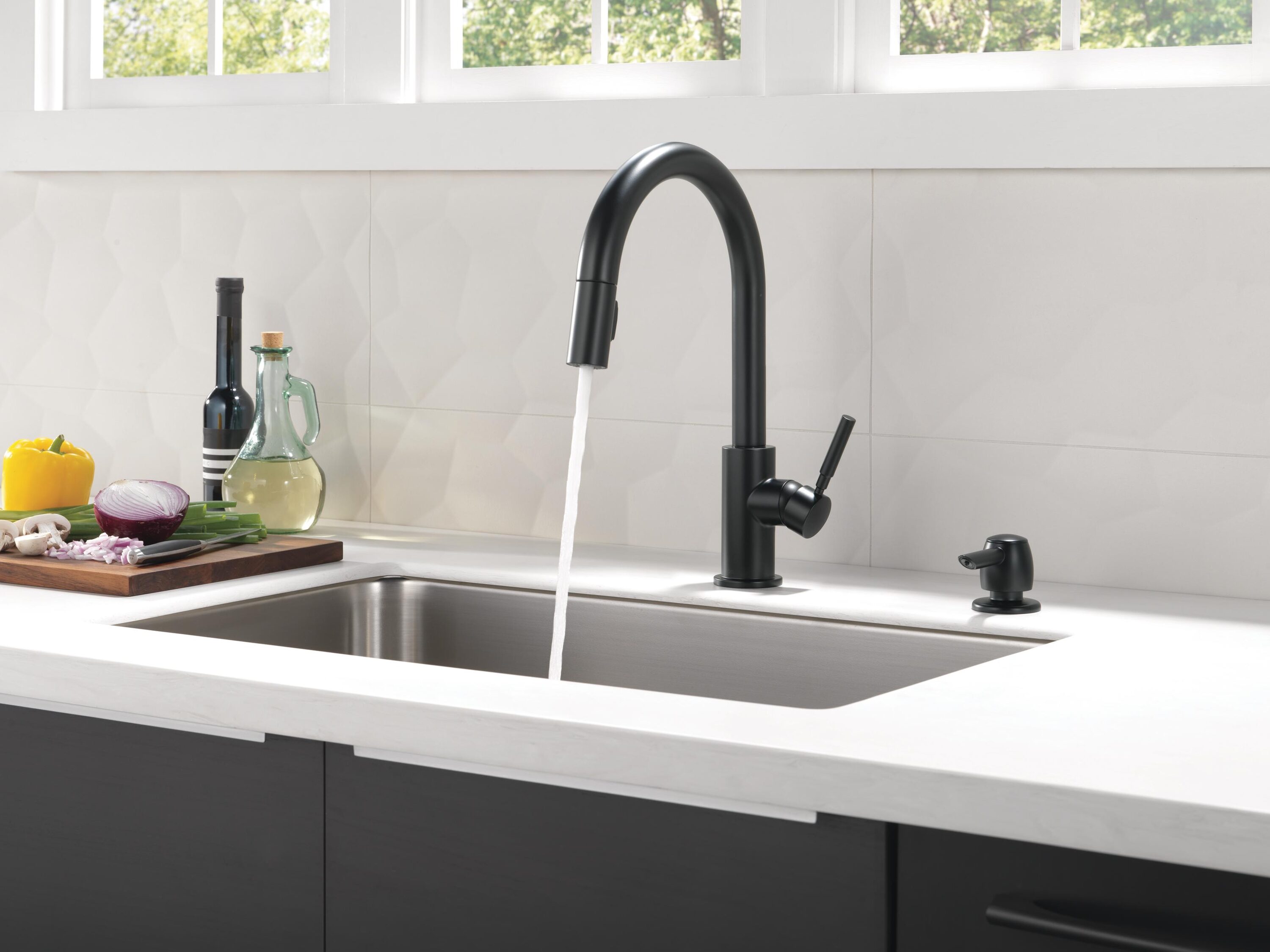 Delta Trask Matte Black Single Handle Pull-down Kitchen Faucet with ...