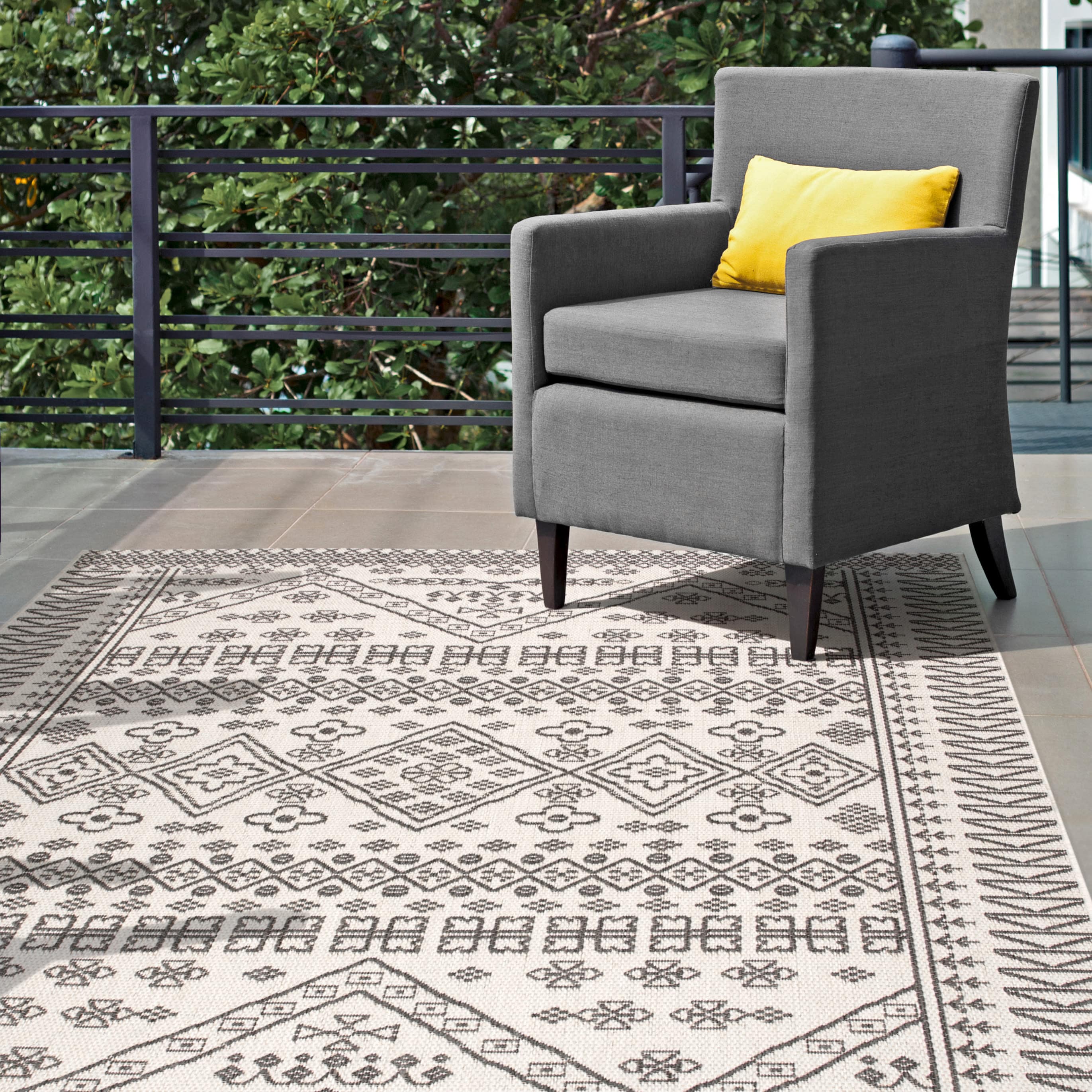 nuLOOM OWDN24B-86011 Kandace 8 x 11 (ft) Loomed Polypropylene Ivory Rectangular Indoor/Outdoor Geometric Area rug