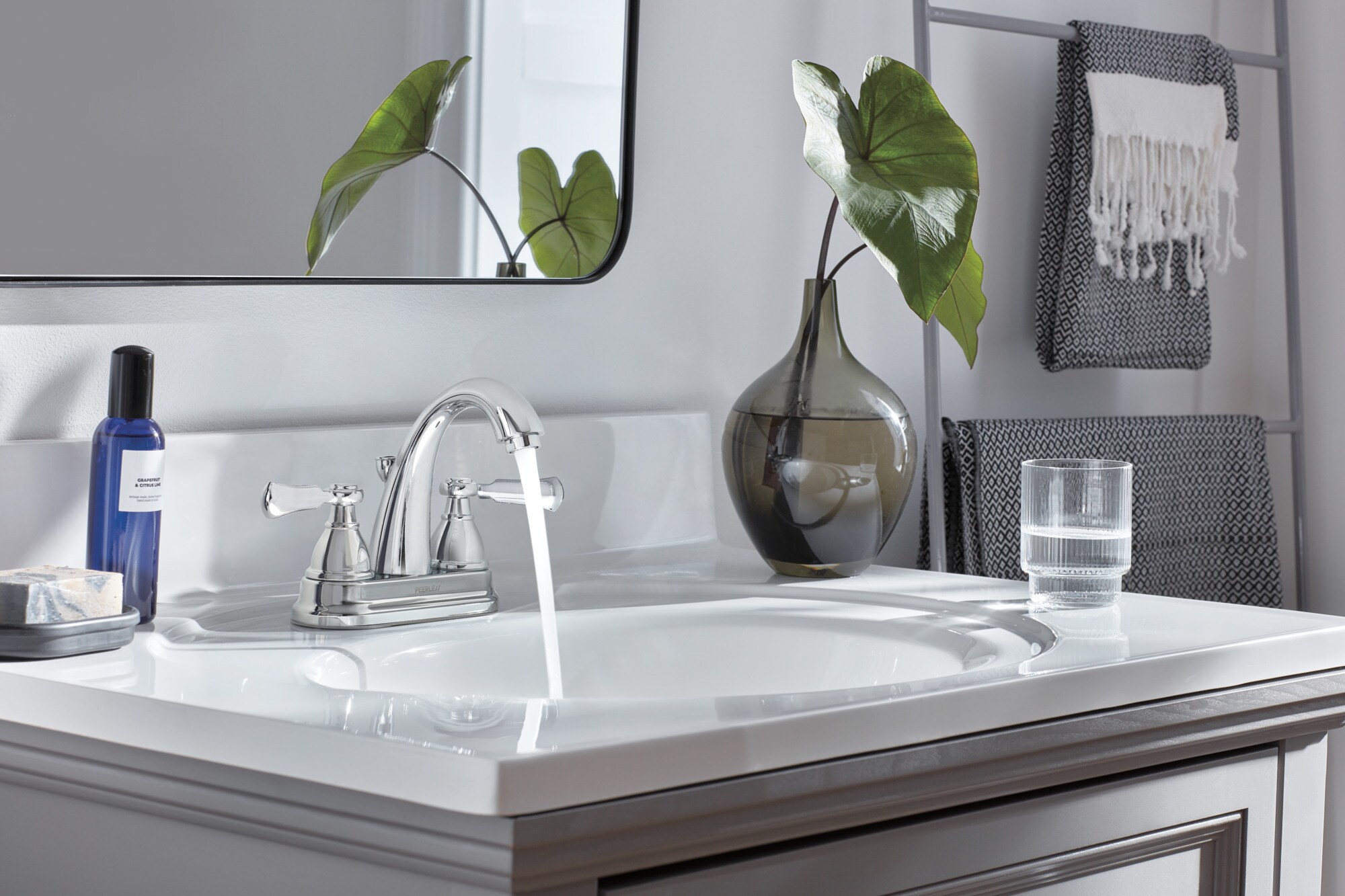 Elmhurst Traditional Chrome 2-Handle Centerset Bathroom Faucet