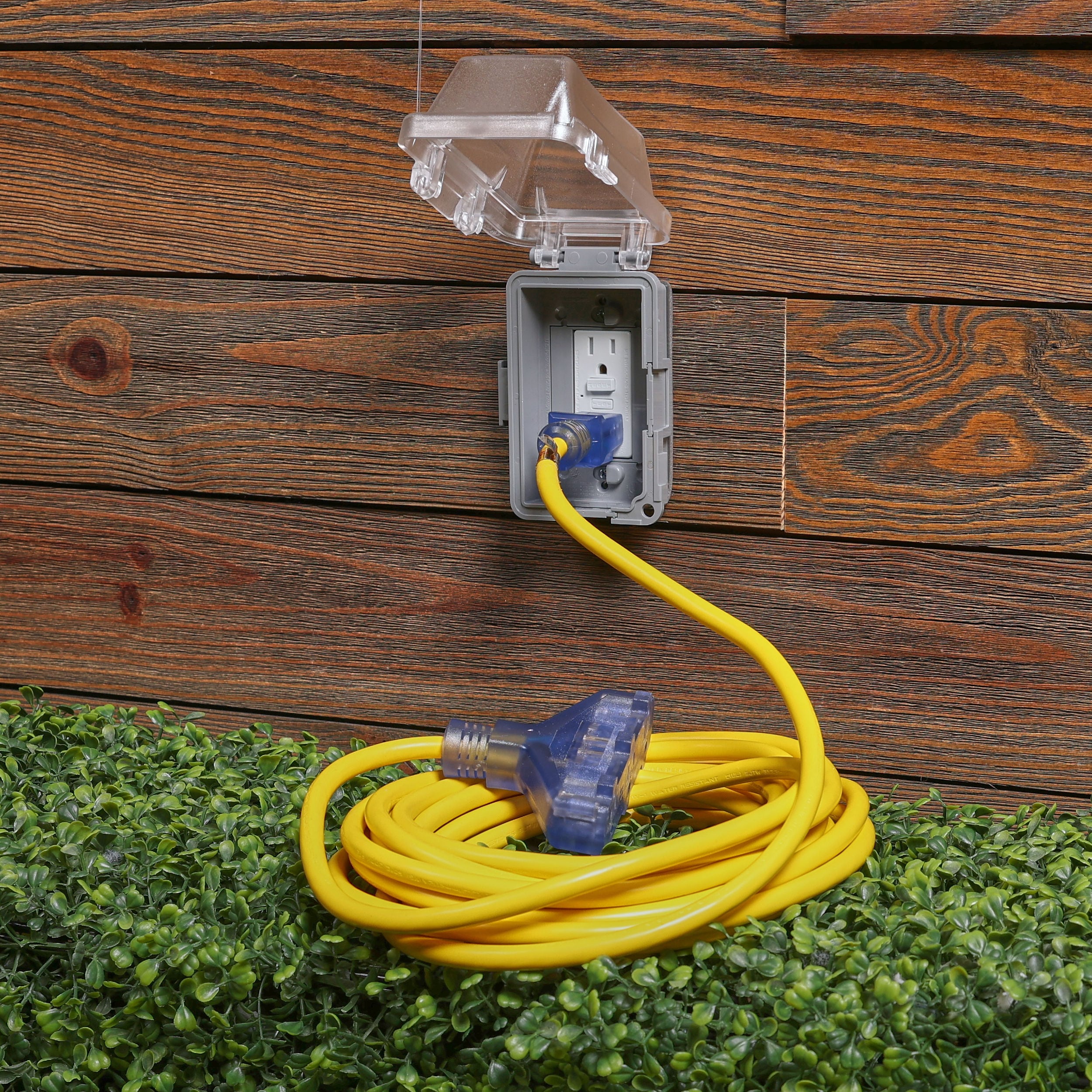 Utilitech Outdoor 9-ft 12 / 3-Prong Indoor Spt-3 Heavy Duty General Extension  Cord in the Extension Cords department at