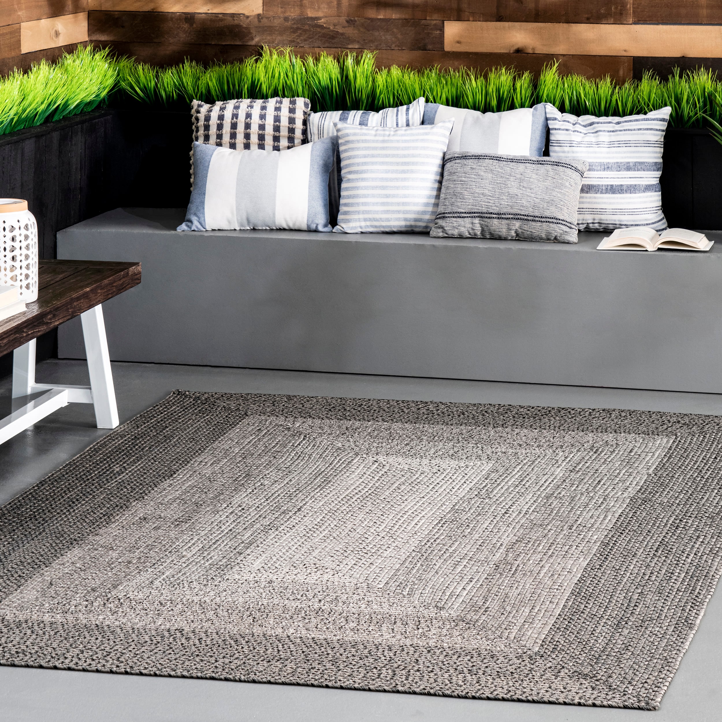 nuLOOM HJFV13B-203 Jayda 2 x 3 (ft) Braided Polypropylene Charcoal Rectangular Indoor/Outdoor Ombre Area rug