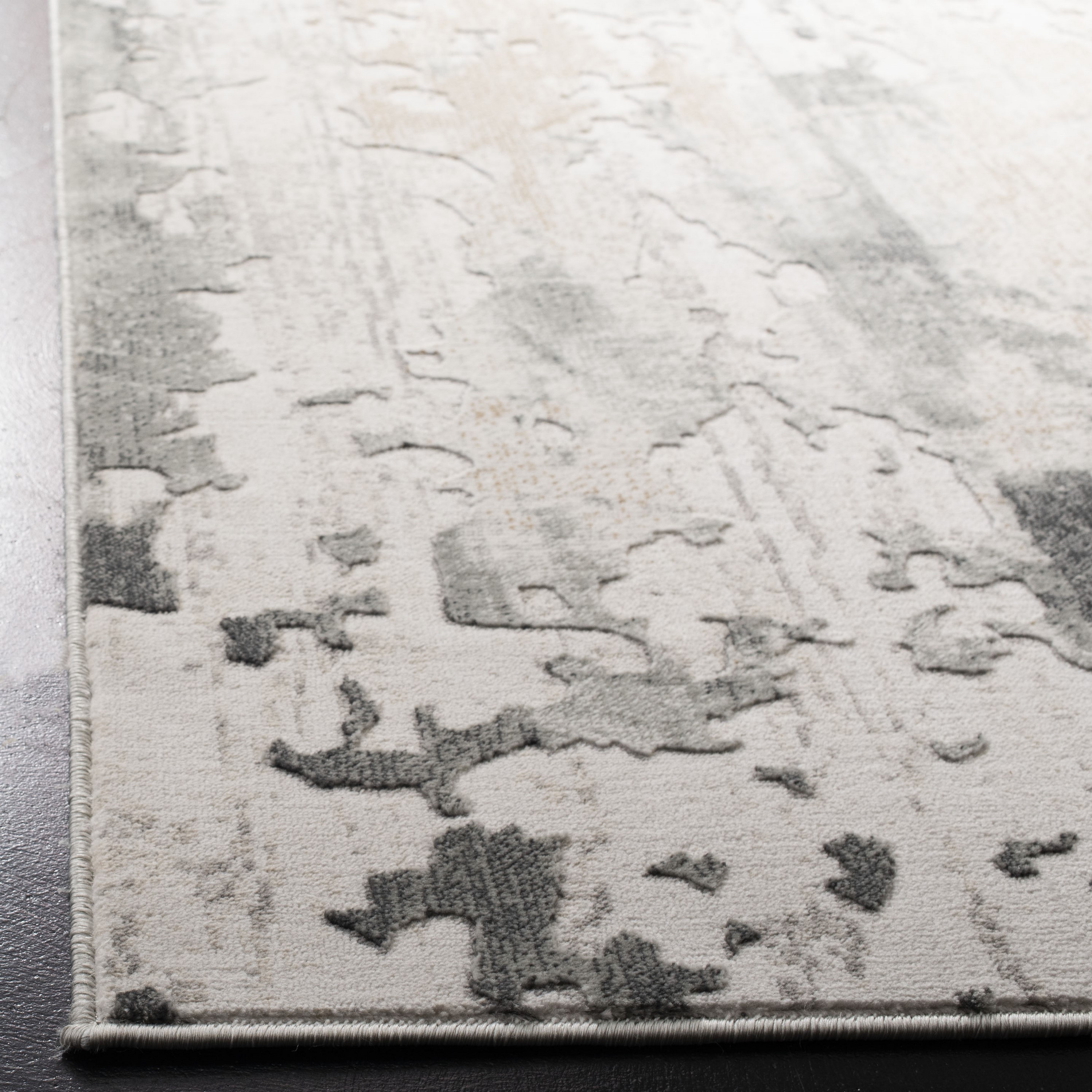Reversible Vogue Abstract Gray 3' x 5' Synthetic Area Rug