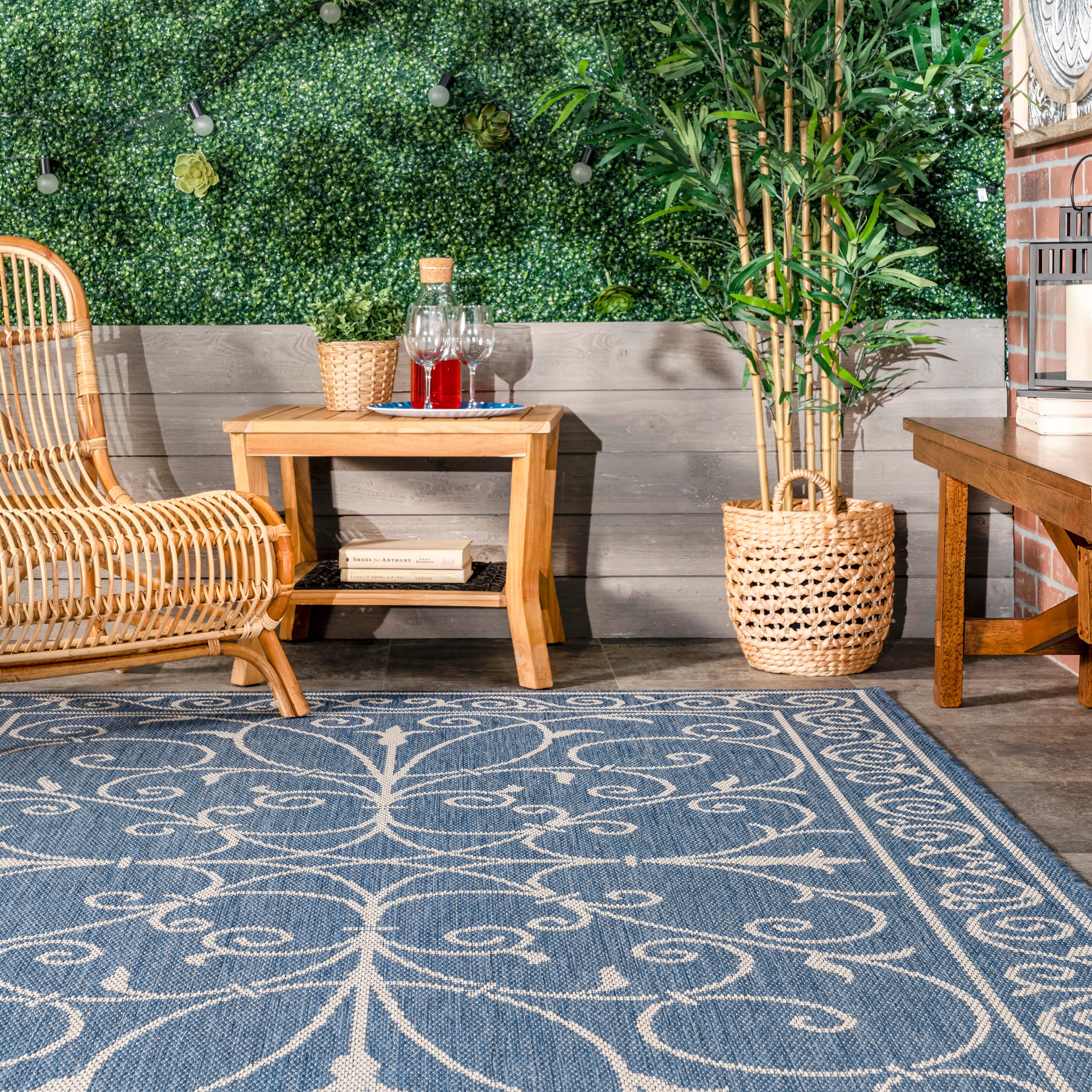 Kathleen Blue and White Synthetic 6' x 9' Rectangular Area Rug