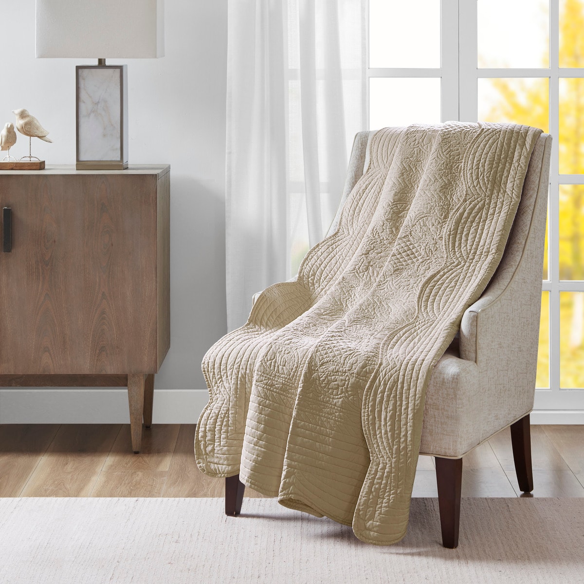 LUXEYARD Oversized Quilted Throw with Scalloped Edges Khaki 60x72in