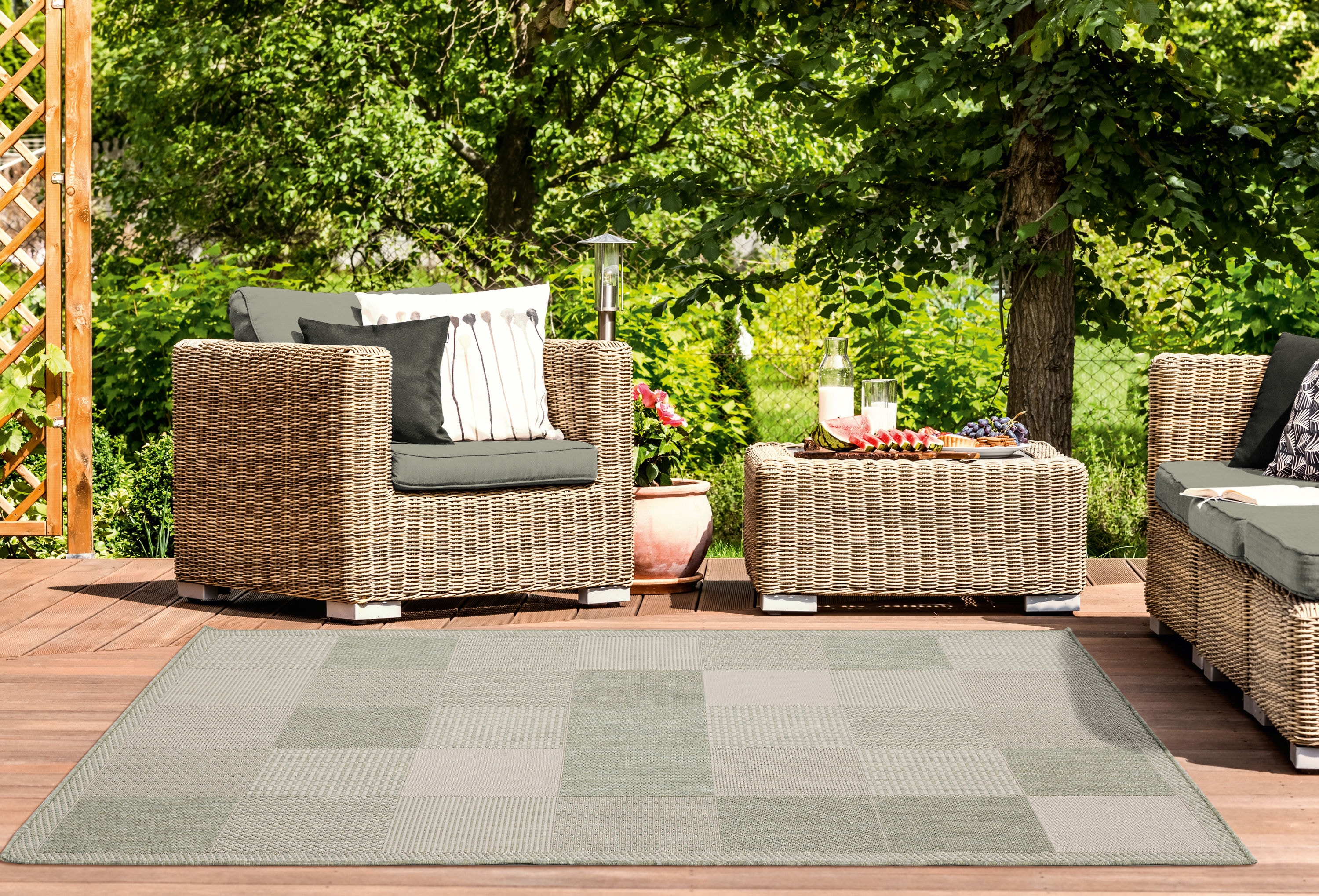United Weavers Of America 3900 10745 69 Augusta 5 x 8 (ft) Polypropylene Green Rectangular Indoor Geometric Area rug