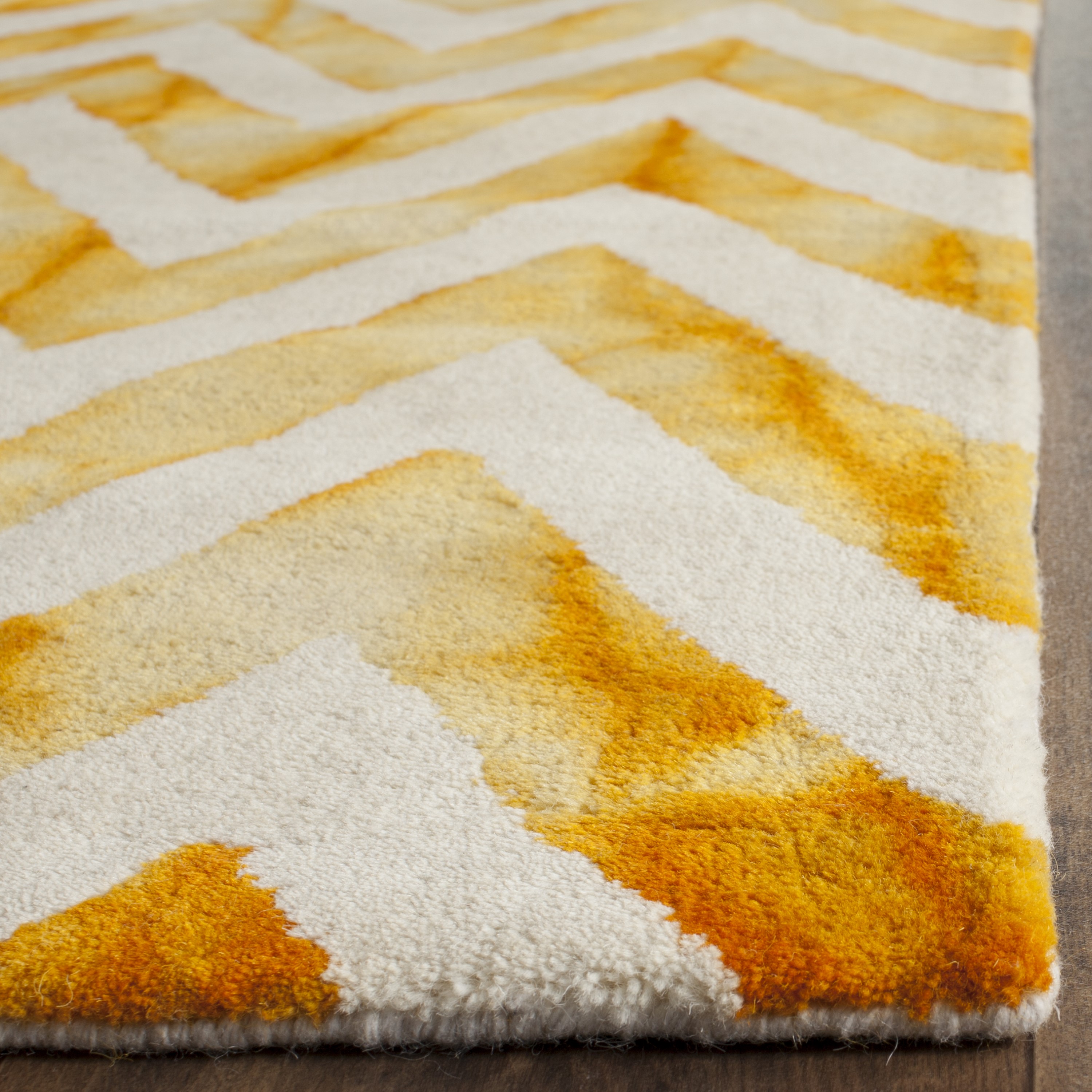 Elegant Ivory and Gold Hand-tufted Wool Runner Rug, 2'3" x 8'