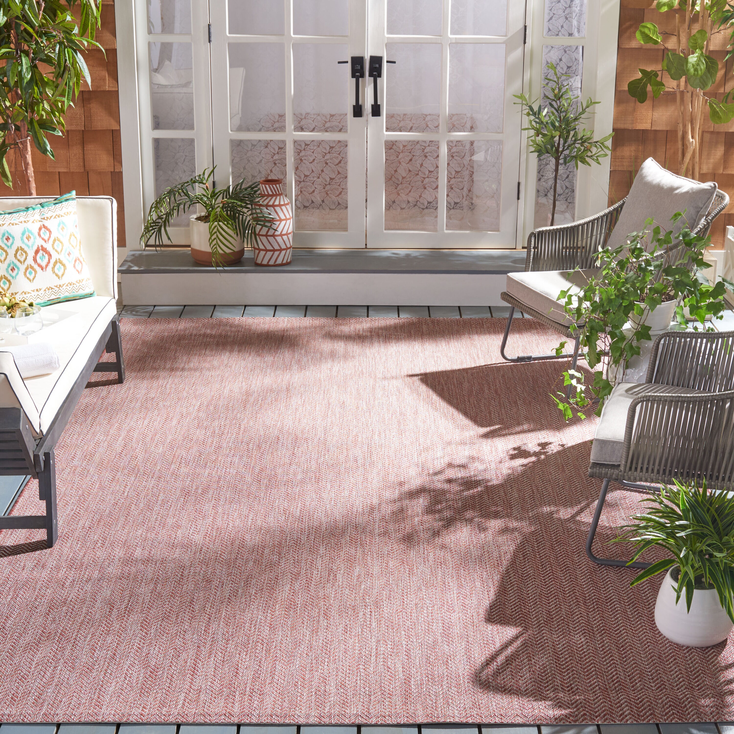 Red and Beige Square Chevron Indoor/Outdoor Synthetic Rug, 4' x 4'