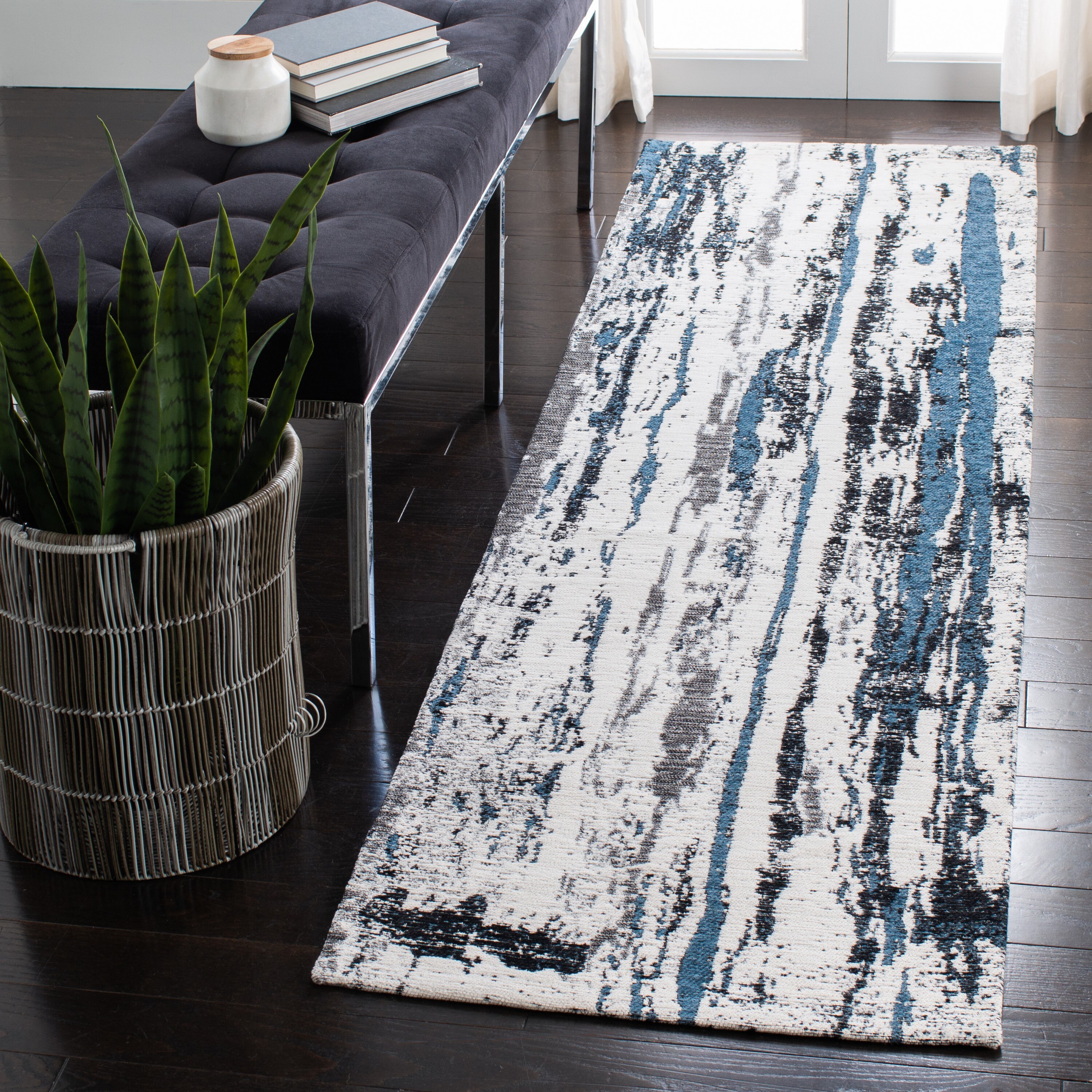 Safavieh CLV702N-28 Classic Vintage Canyon 2 x 8 (ft) Loomed Synthetic Navy/Ivory Rectangular Indoor Abstract Runner rug
