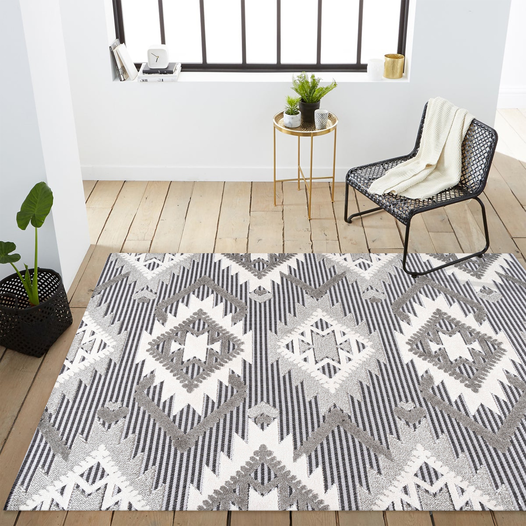 Reversible Geometric Gray Synthetic 8' x 10' Area Rug